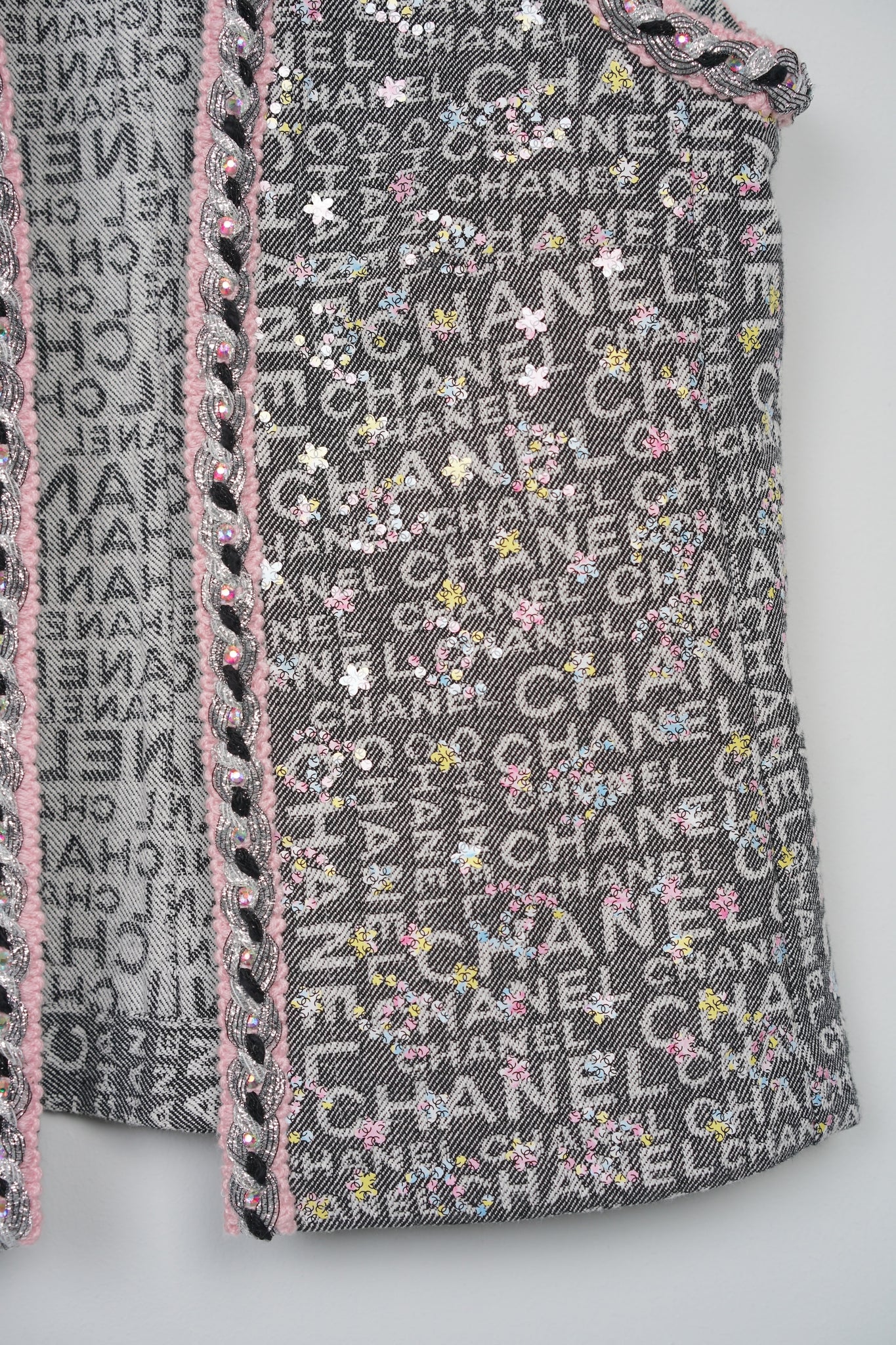 Chanel 24C Runway Tweed Vest in Black/ Ecru/ Multicolour Size 34 (Brand New)