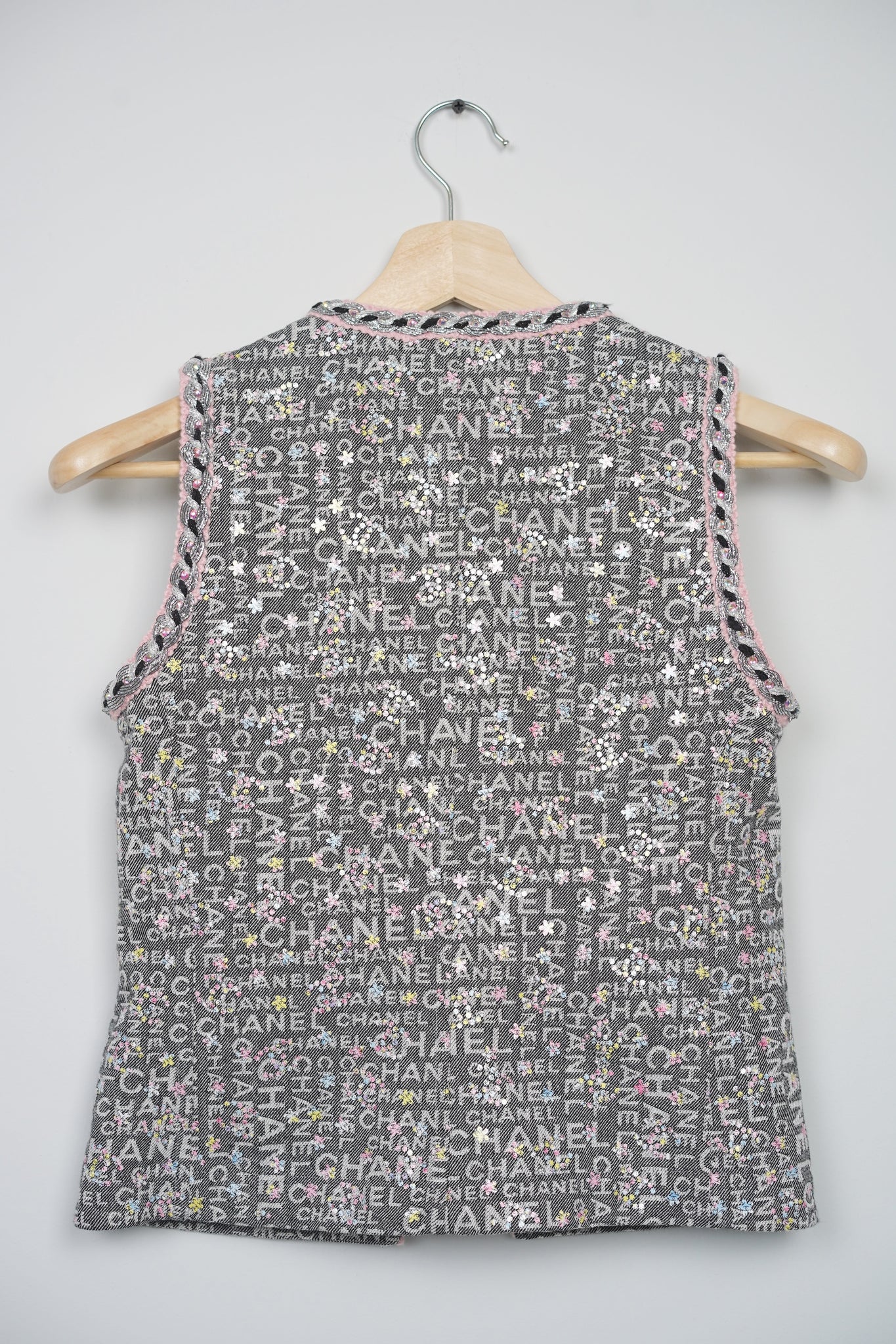 Chanel 24C Runway Tweed Vest in Black/ Ecru/ Multicolour Size 34 (Brand New)