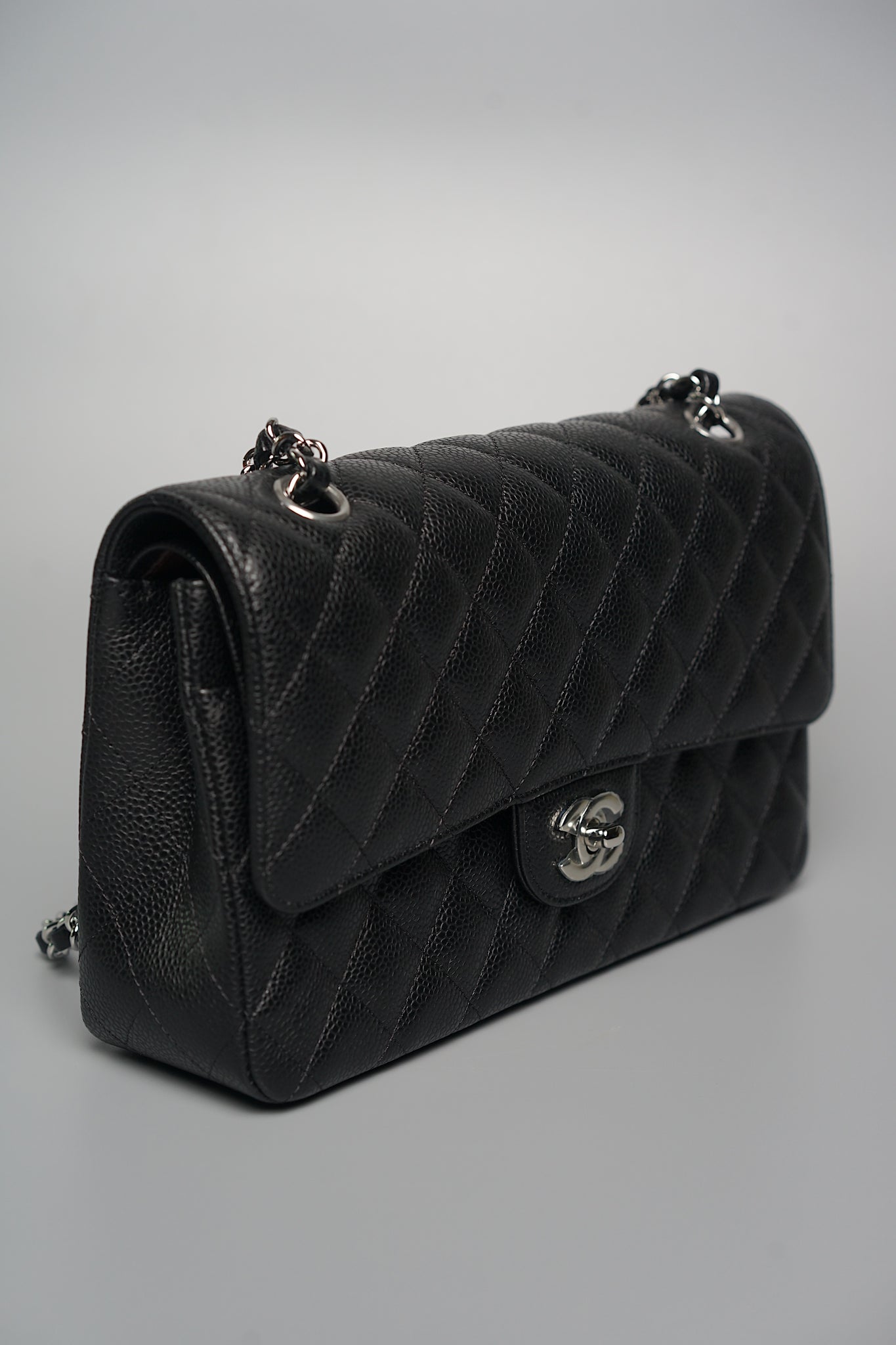 Chanel Medium Classic Double Flap in Black Caviar Shw (Brand New)