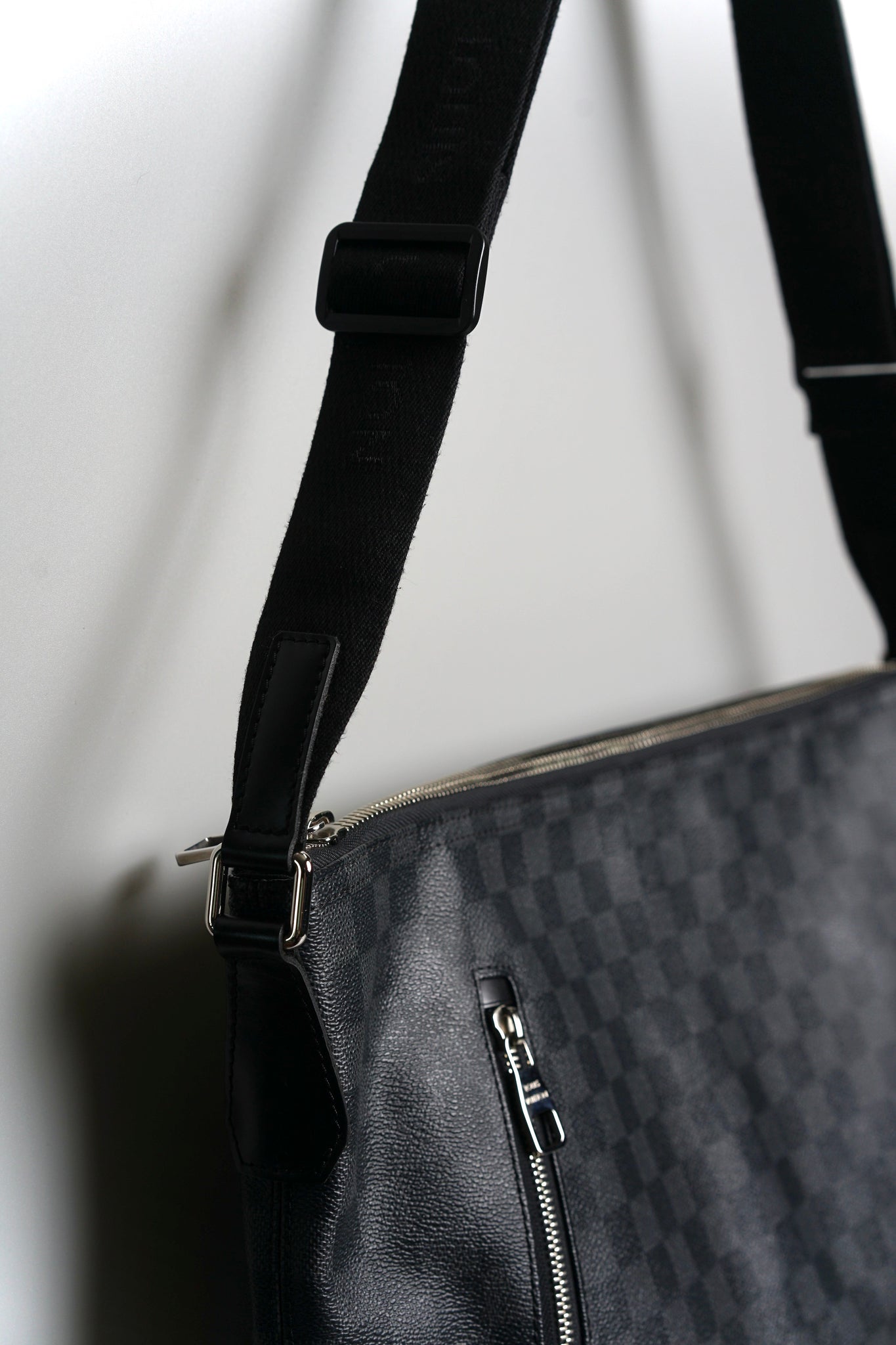 LV Messenger Bag in Monogram Damier