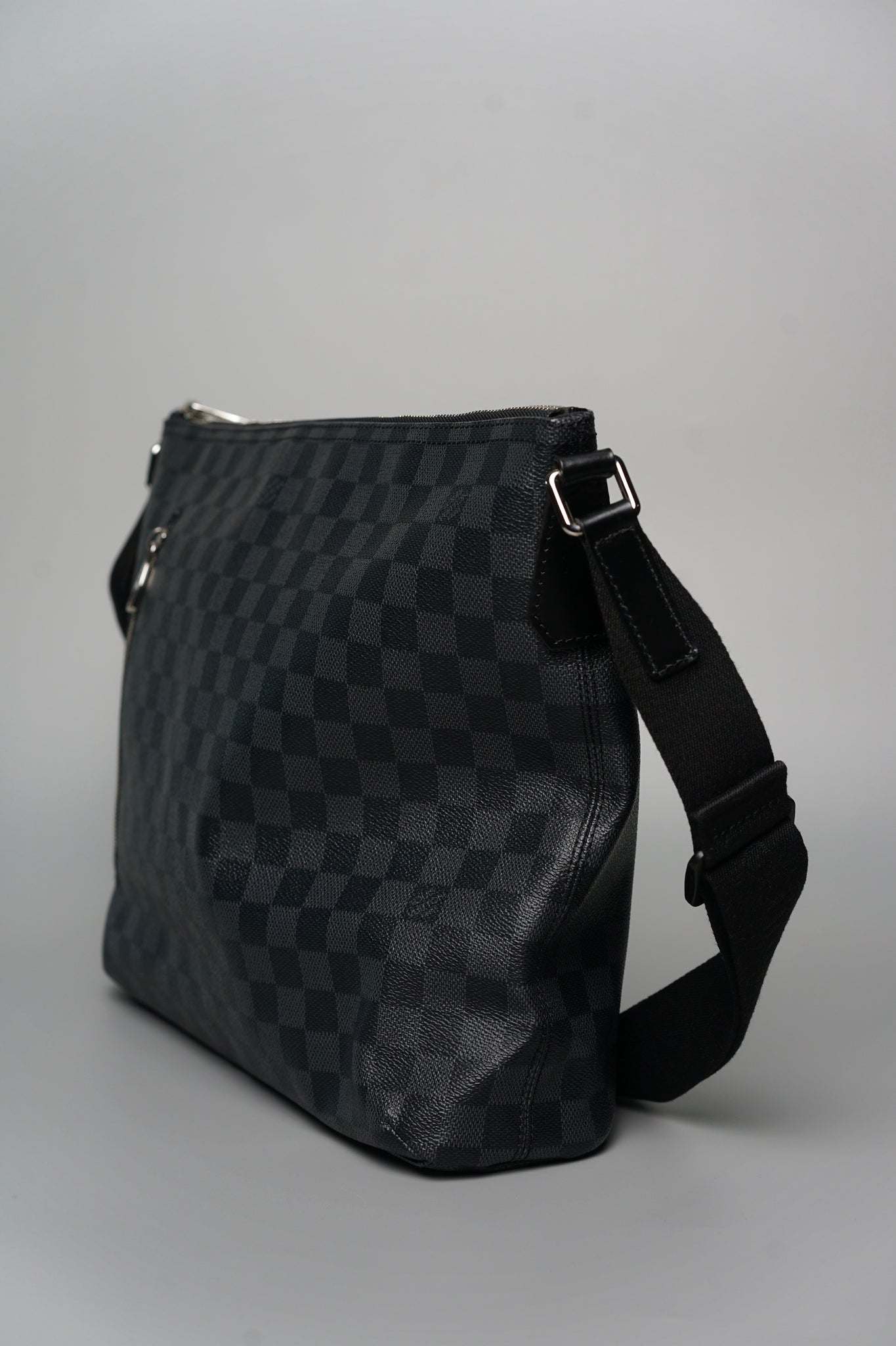 LV Messenger Bag in Monogram Damier
