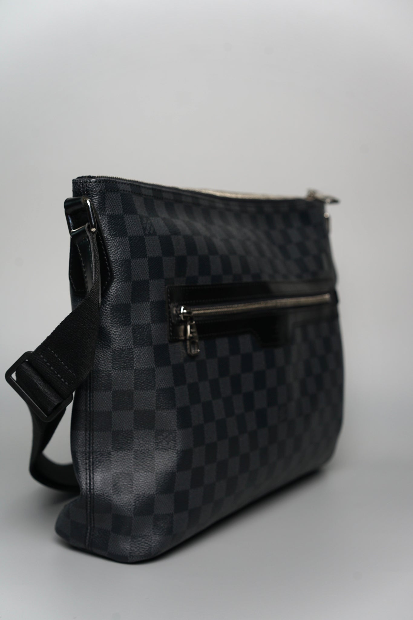 LV Messenger Bag in Monogram Damier