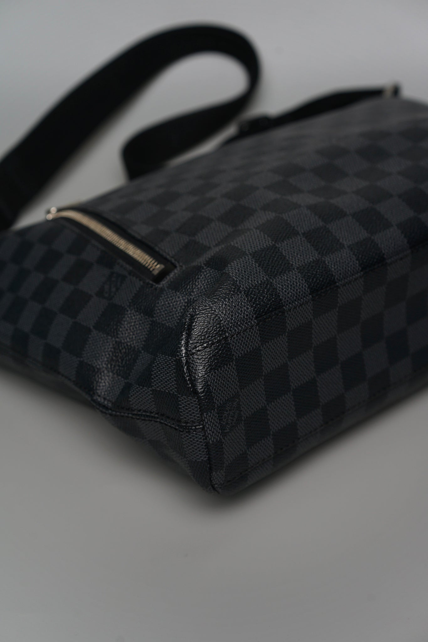 LV Messenger Bag in Monogram Damier