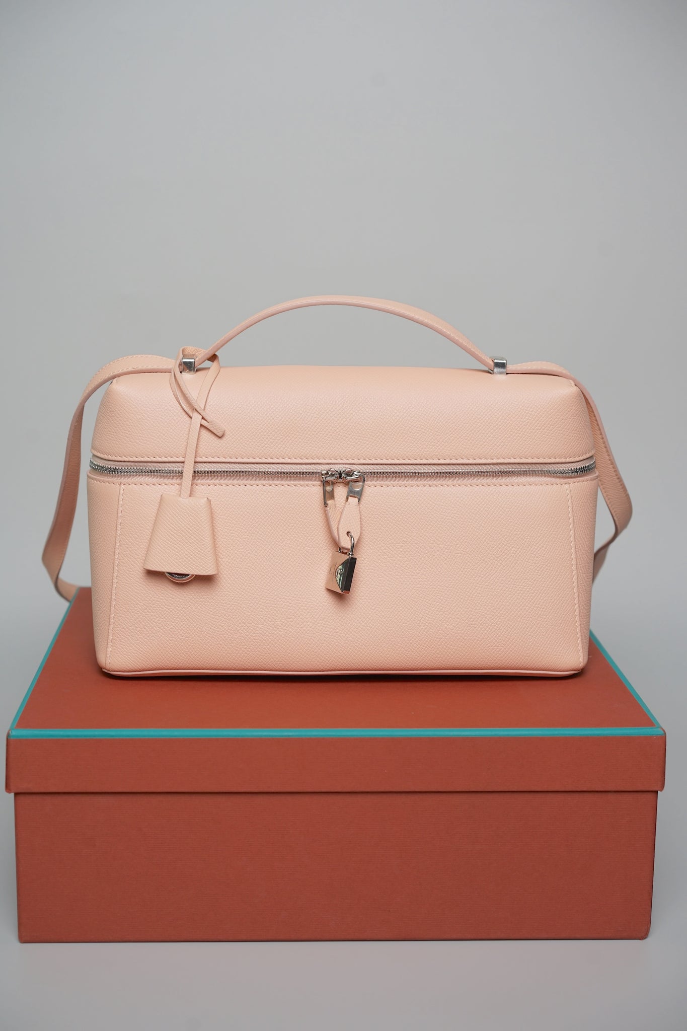 Loro Piana – BRANDPORTER