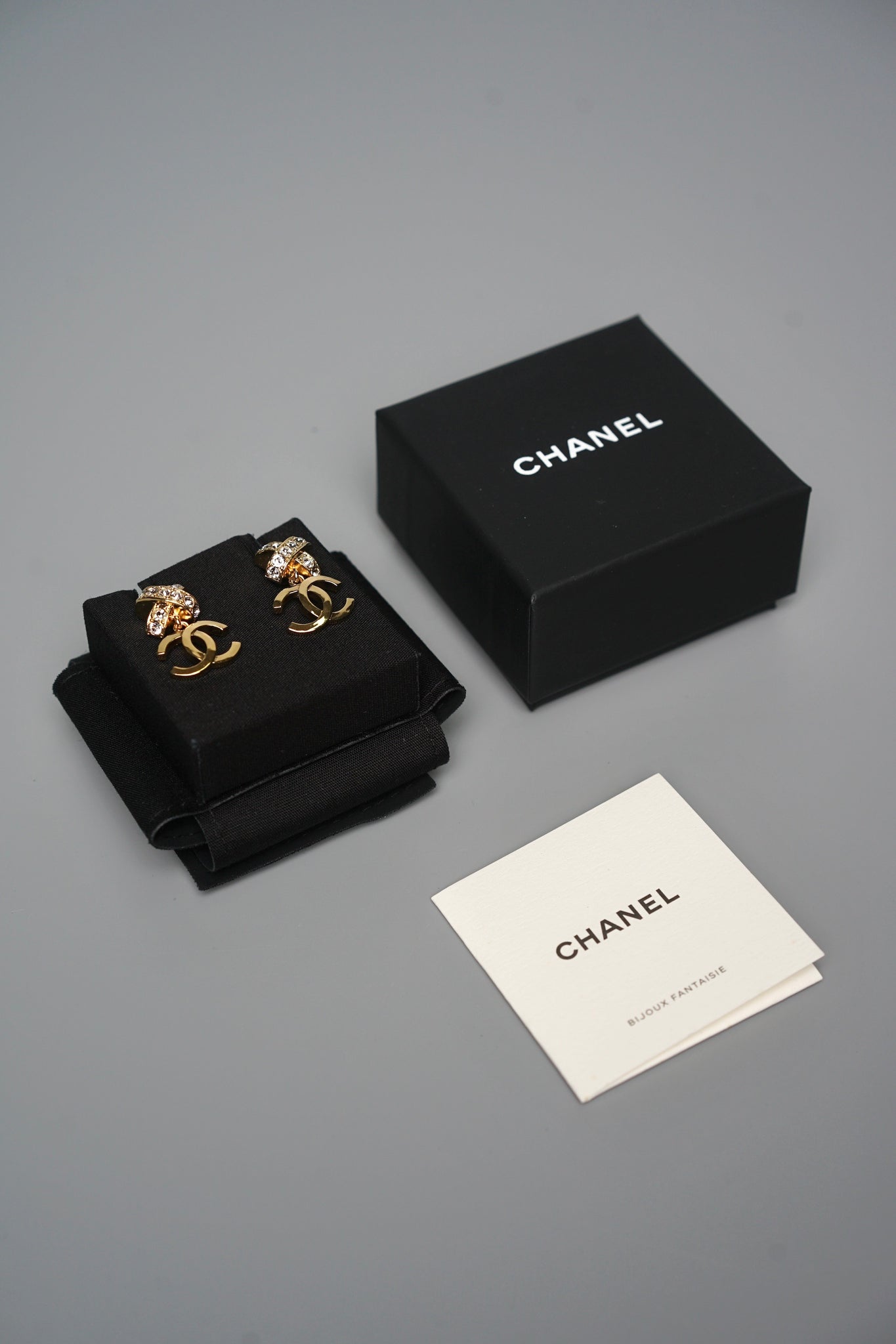 Chanel CC Drop Pendant Earrings in Gold Crystal (Brand New)