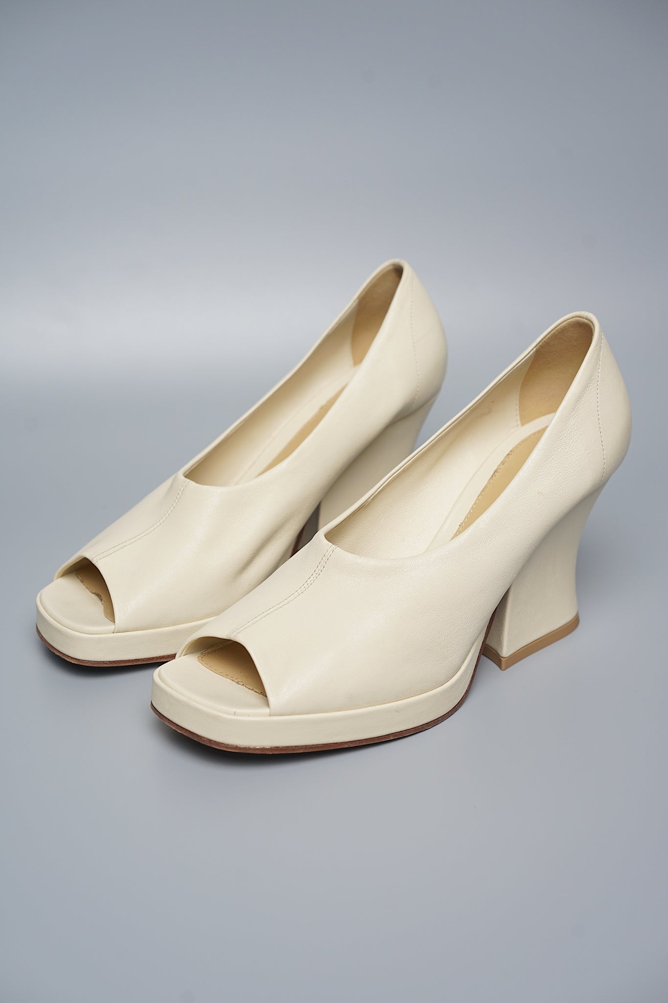 Bottega Veneta Stack Open-Toe Pumps in Cane Sugar Size 40