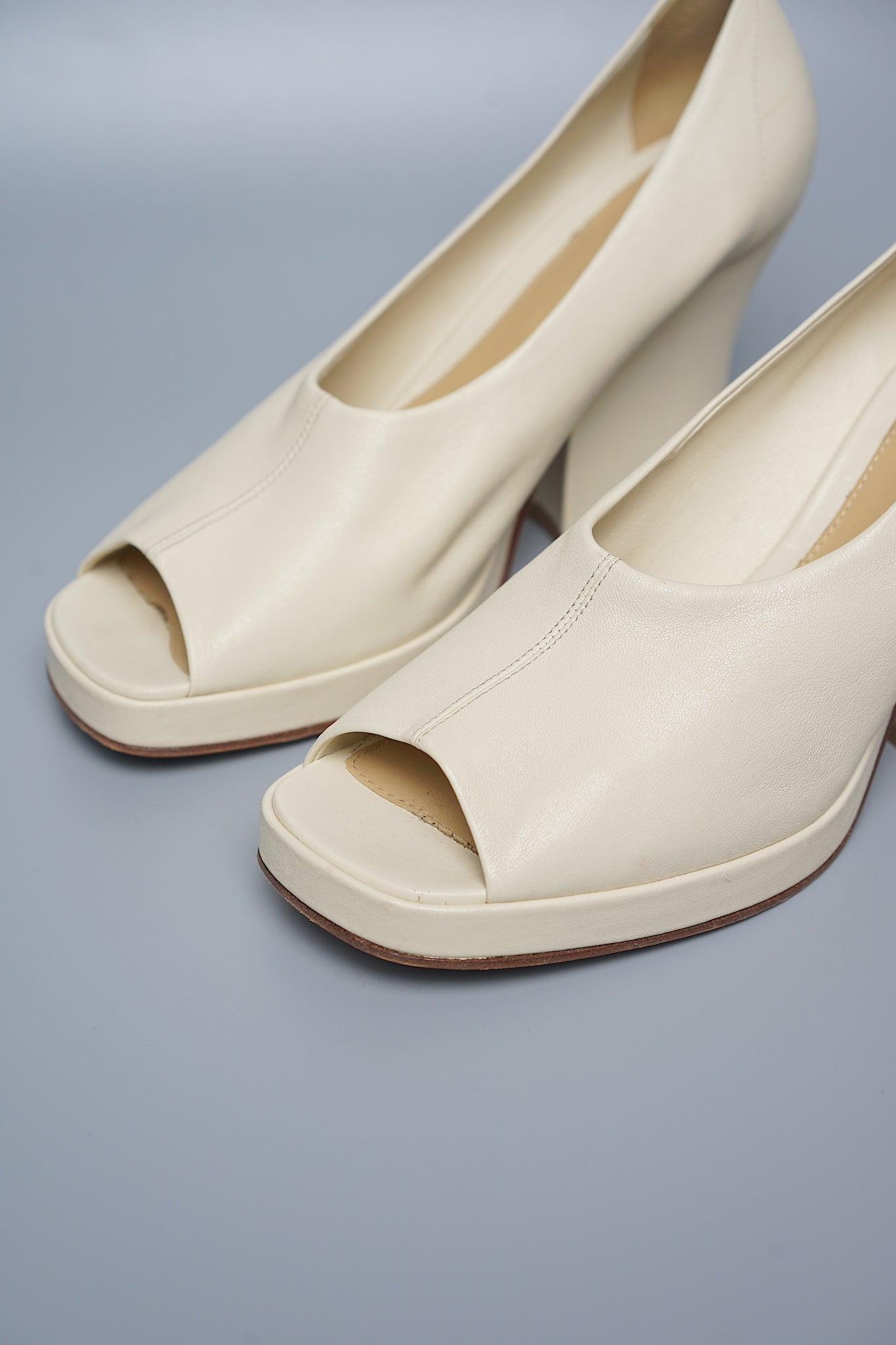 Bottega Veneta Stack Open-Toe Pumps in Cane Sugar Size 40