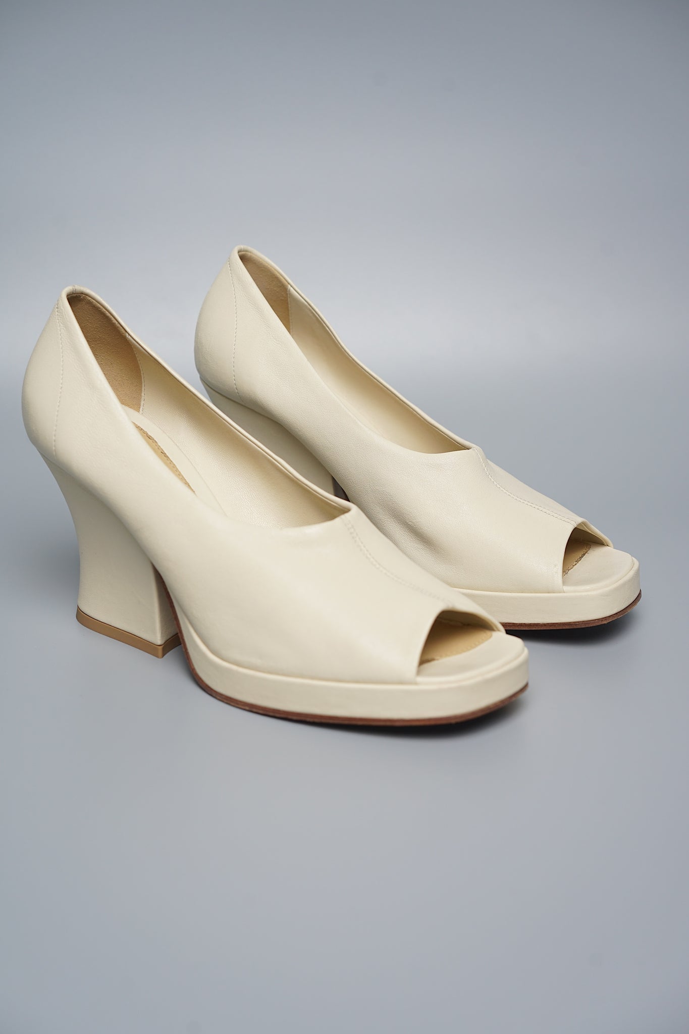 Bottega Veneta Stack Open-Toe Pumps in Cane Sugar Size 40