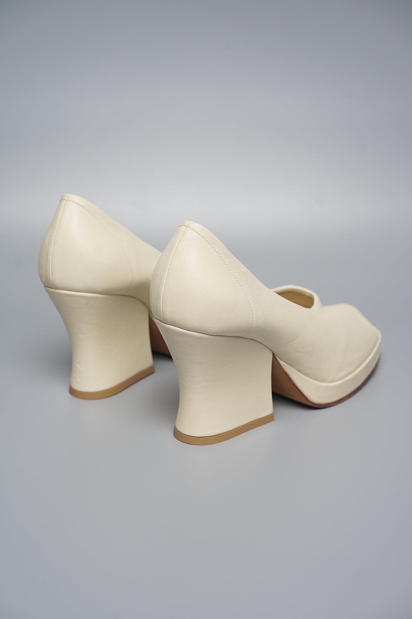 Bottega Veneta Stack Open-Toe Pumps in Cane Sugar Size 40