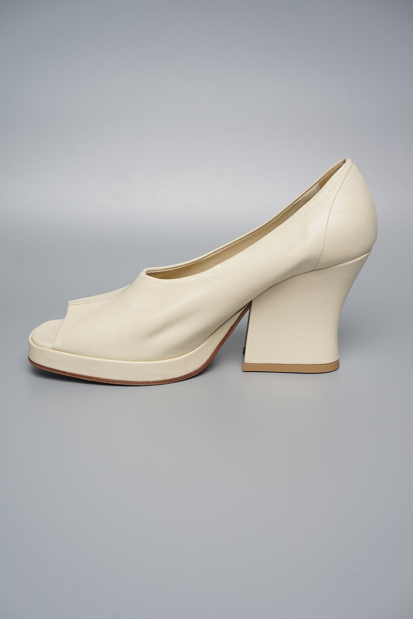 Bottega Veneta Stack Open-Toe Pumps in Cane Sugar Size 40