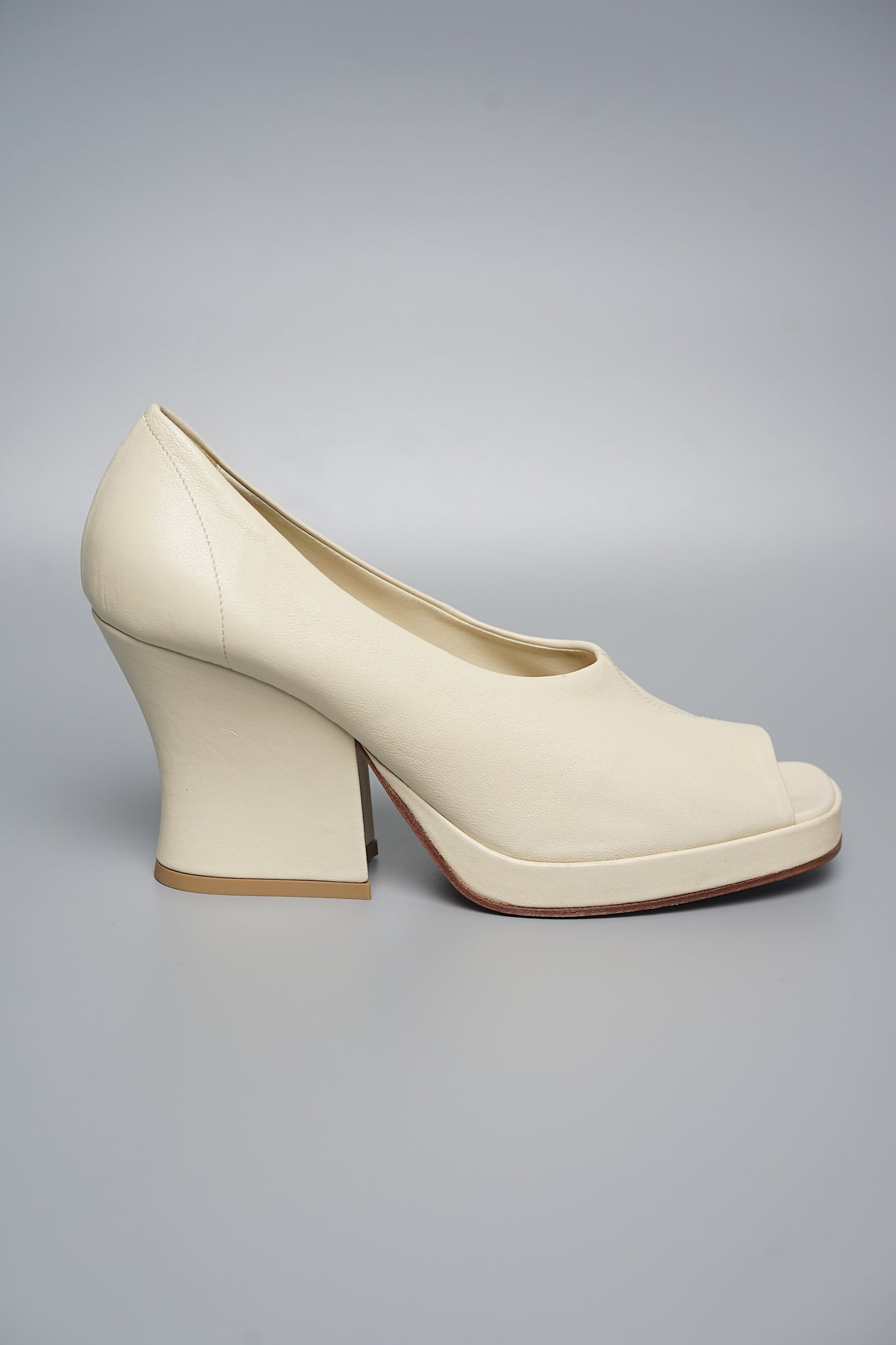 Bottega Veneta Stack Open-Toe Pumps in Cane Sugar Size 40