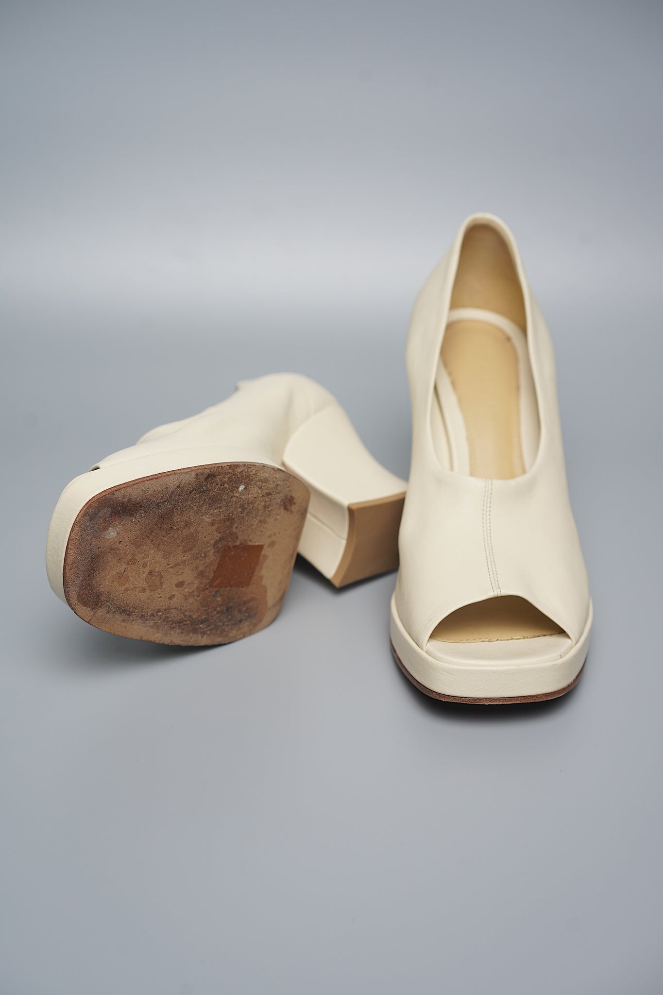 Bottega Veneta Stack Open-Toe Pumps in Cane Sugar Size 40