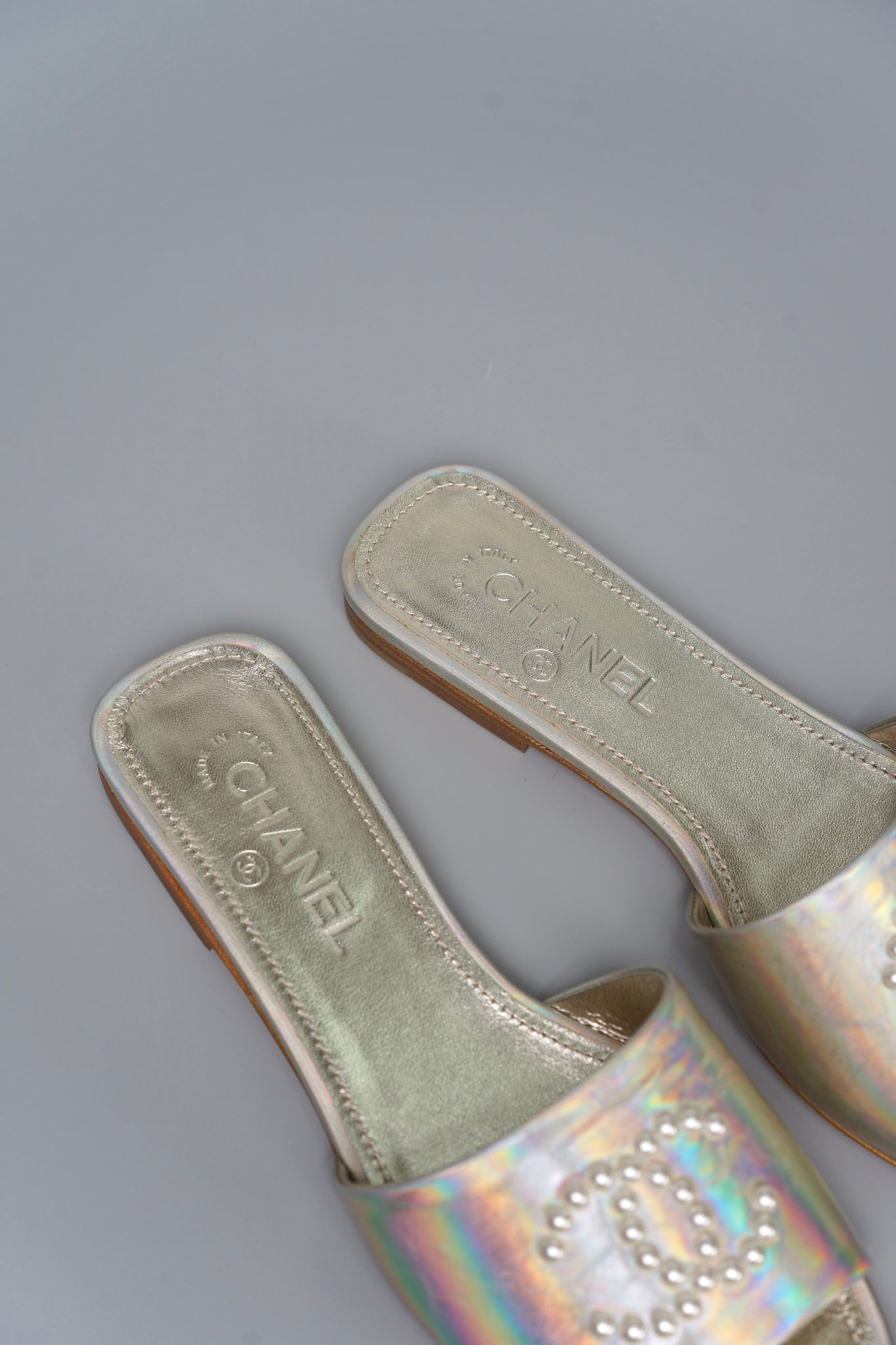 Chanel CC Logo Slides in Metallic Gold Size 39 (Brand New)