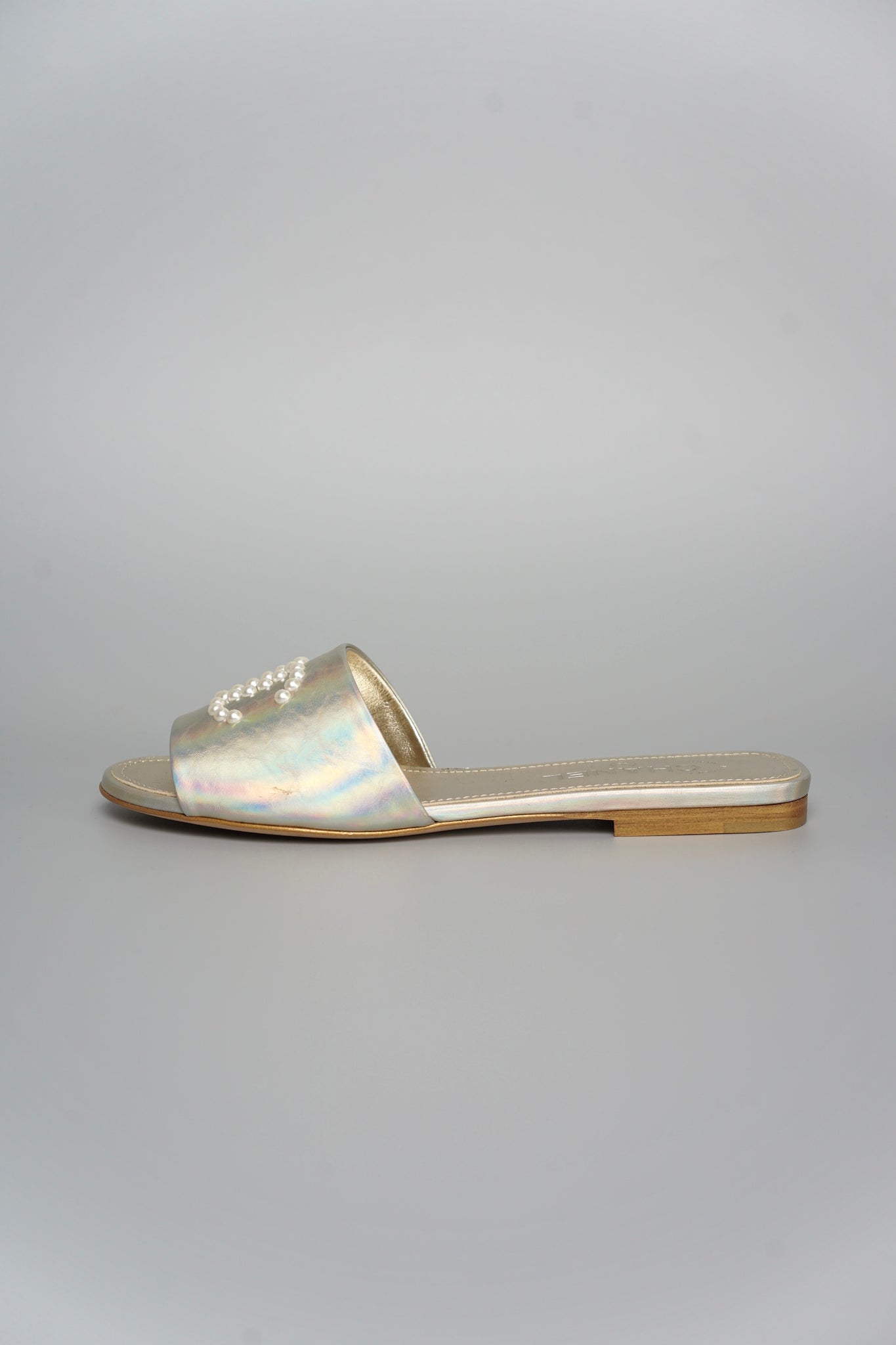 Chanel CC Logo Slides in Metallic Gold Size 39 (Brand New)