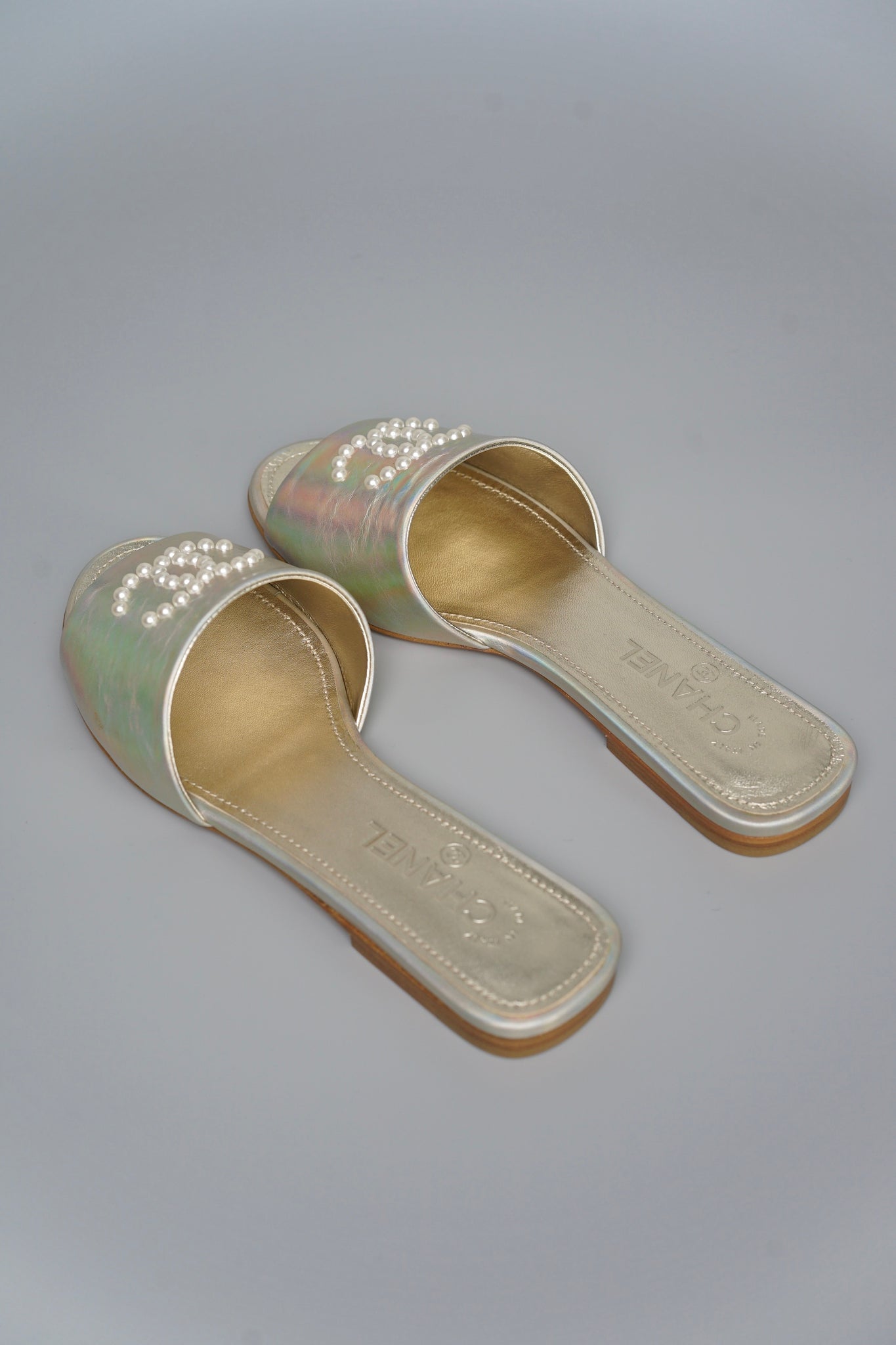 Chanel CC Logo Slides in Metallic Gold Size 39 (Brand New)