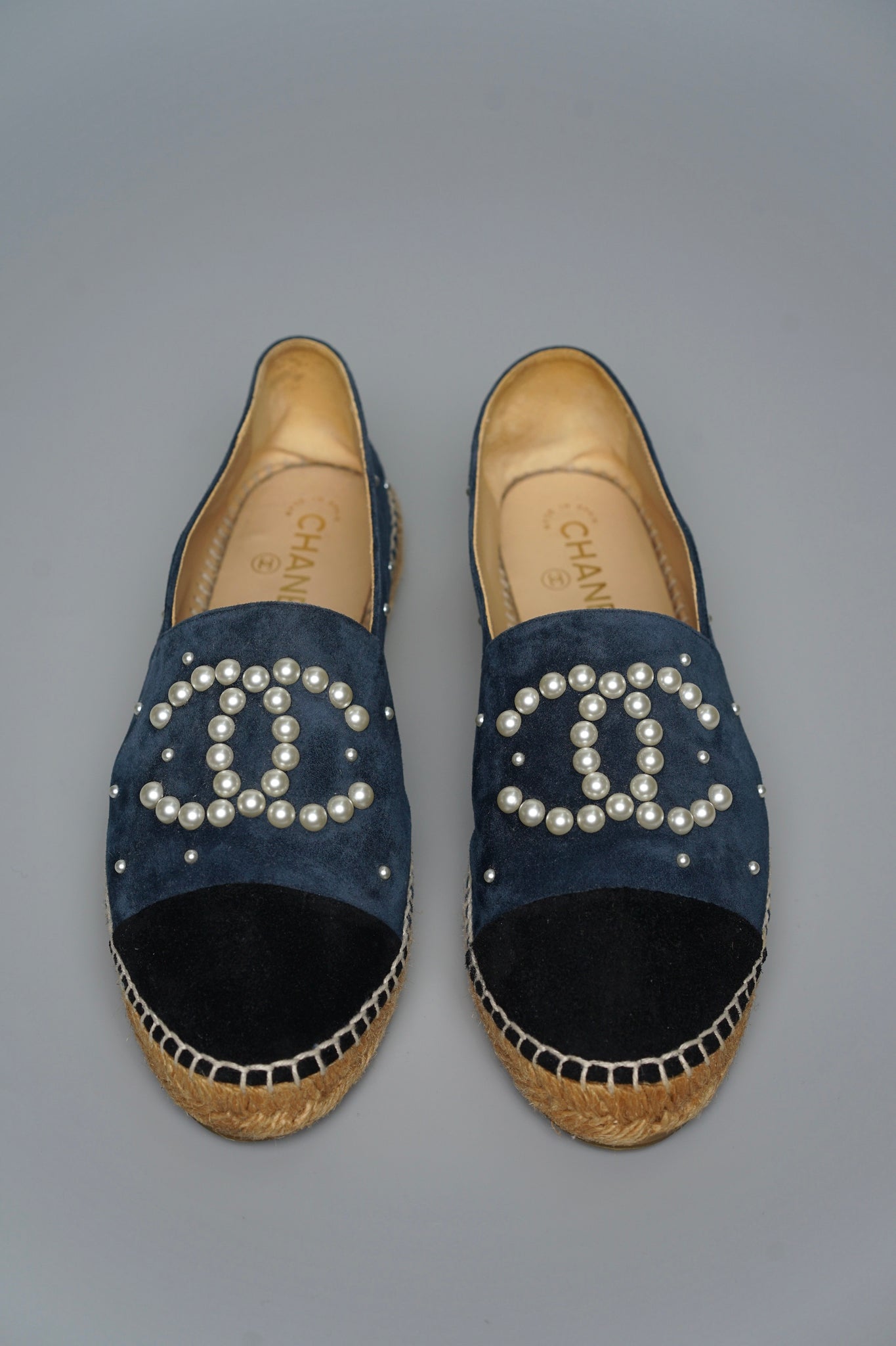 Chanel Suede and Faux Leather Pearl CC Espadrilles in Navy Size 40