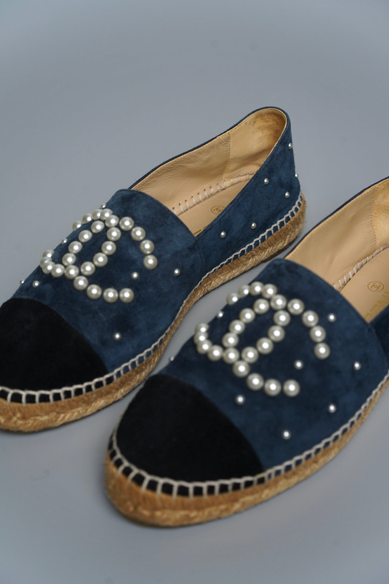 Chanel Suede and Faux Leather Pearl CC Espadrilles in Navy Size 40