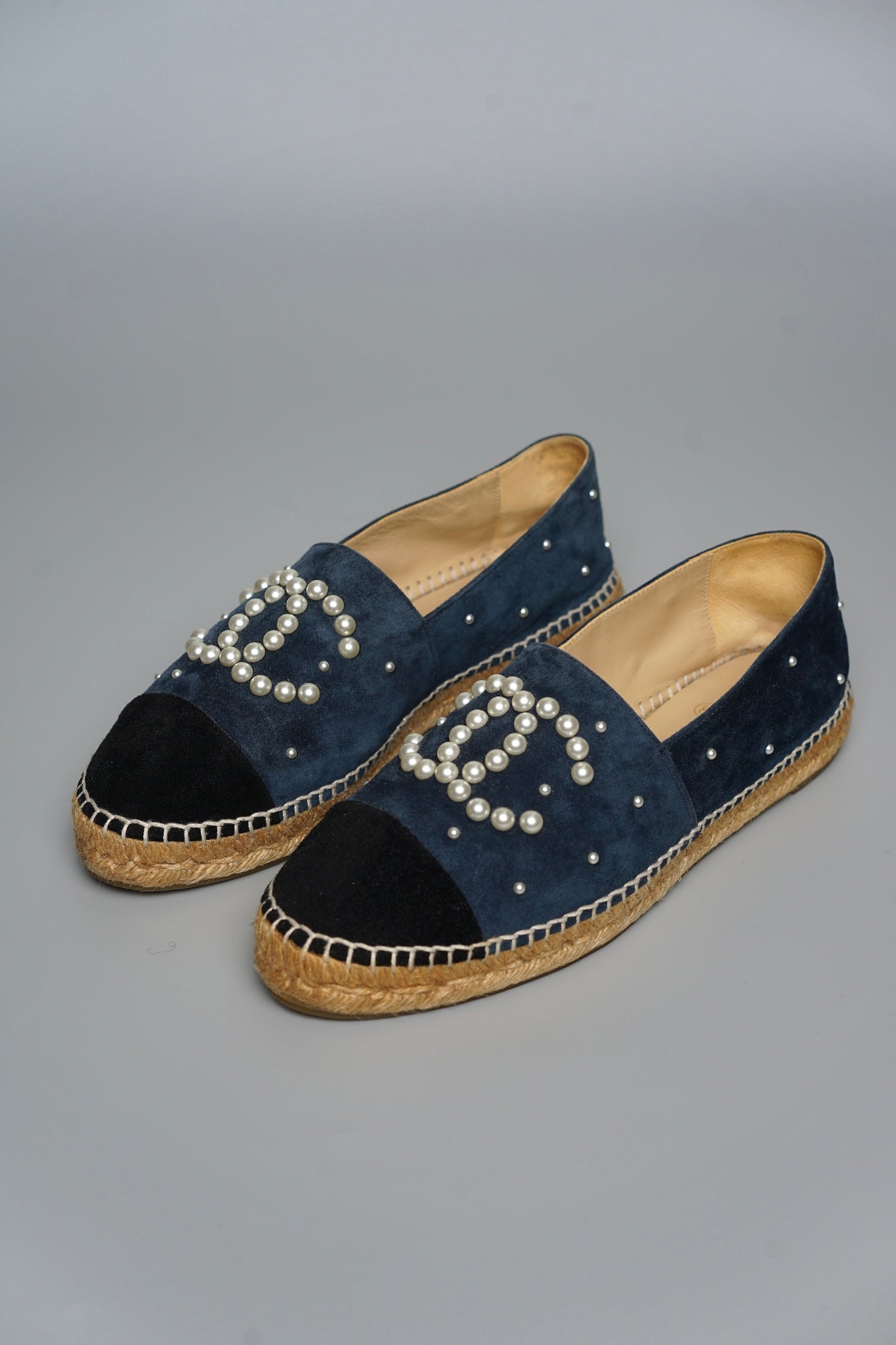Chanel Suede and Faux Leather Pearl CC Espadrilles in Navy Size 40