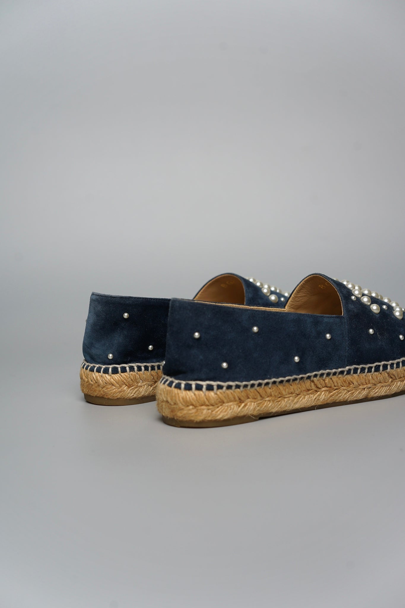 Chanel Suede and Faux Leather Pearl CC Espadrilles in Navy Size 40