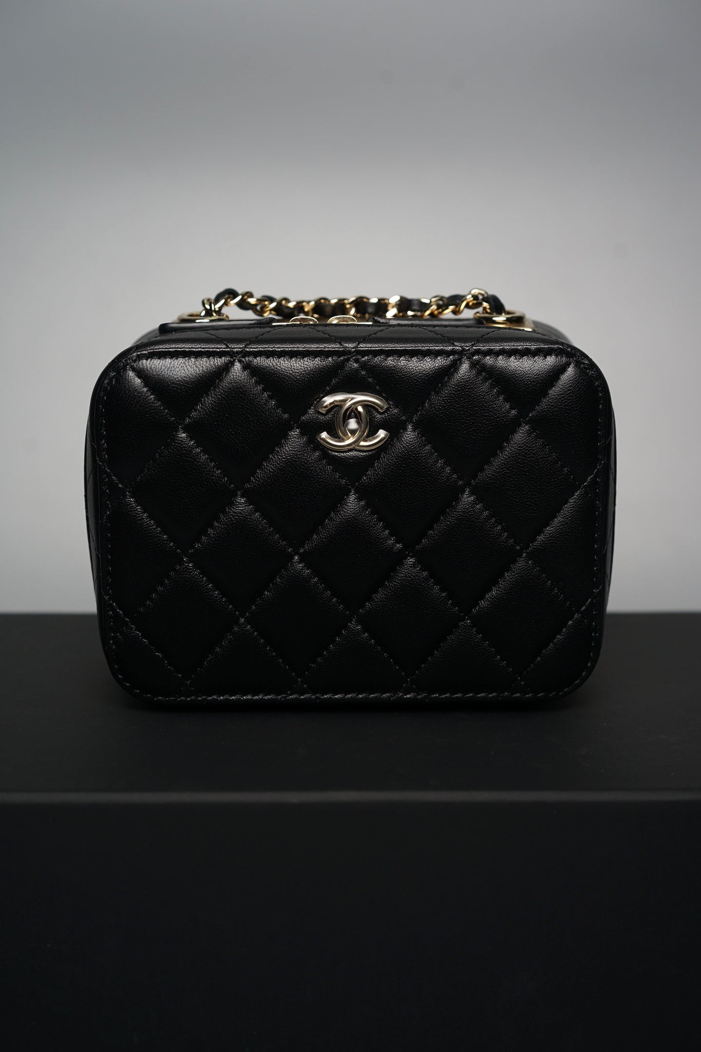 Chanel Trendy CC Camera Bag in Black Lambskin Lghw (Brand New)