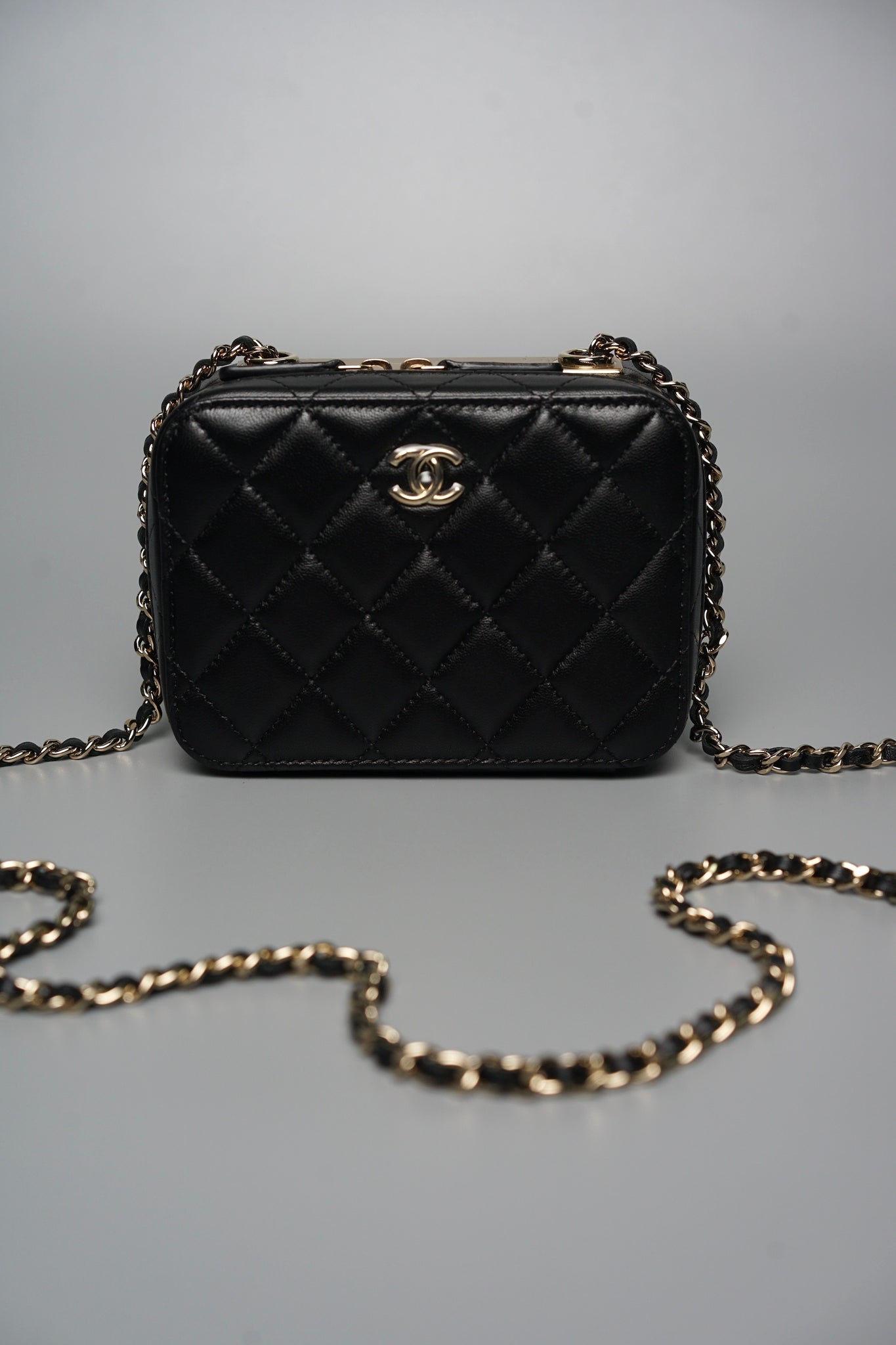 Chanel Trendy CC Camera Bag in Black Lambskin Lghw (Brand New)