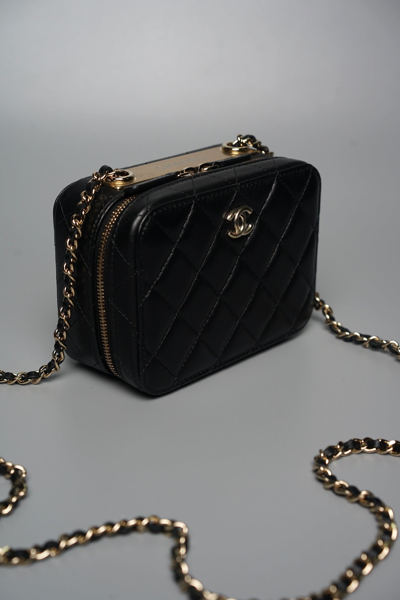 Chanel Trendy CC Camera Bag in Black Lambskin Lghw (Brand New)