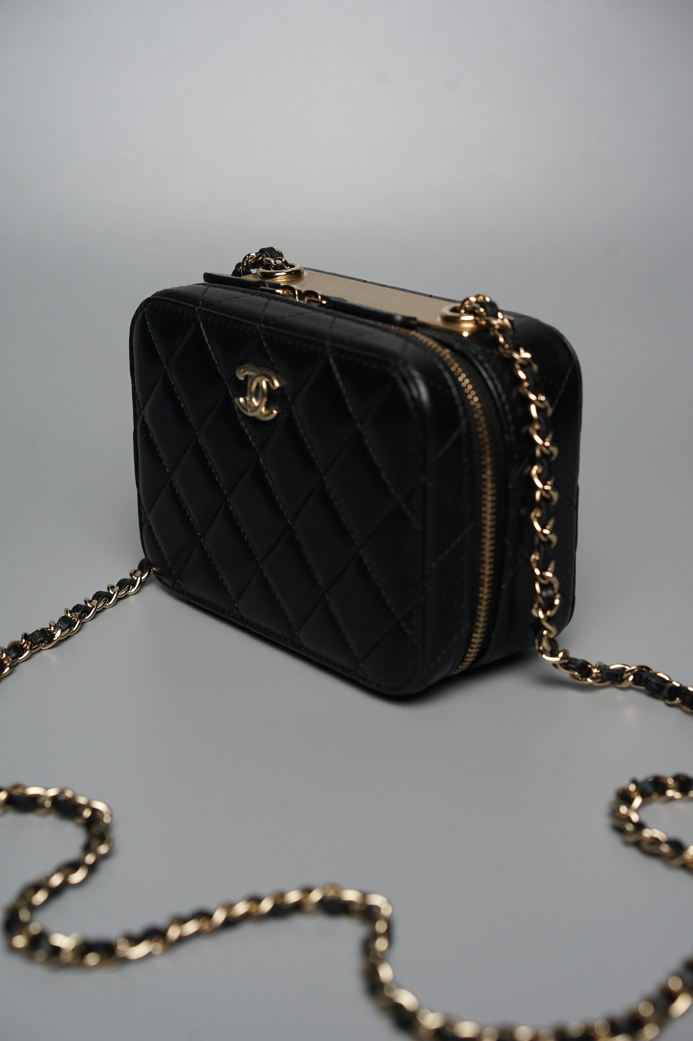 Chanel Trendy CC Camera Bag in Black Lambskin Lghw (Brand New)