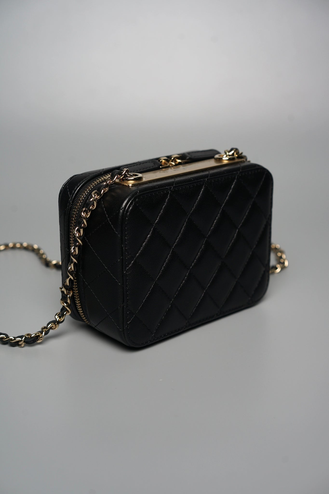 Chanel Trendy CC Camera Bag in Black Lambskin Lghw (Brand New)