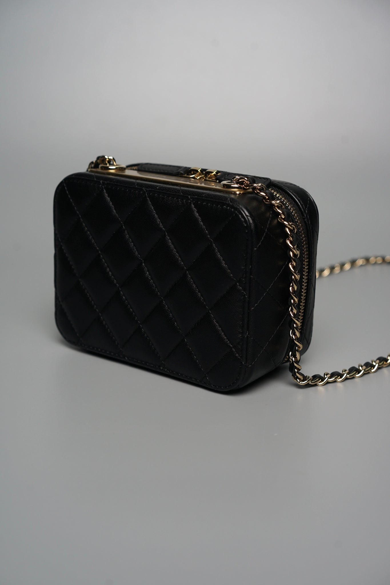 Chanel Trendy CC Camera Bag in Black Lambskin Lghw (Brand New)