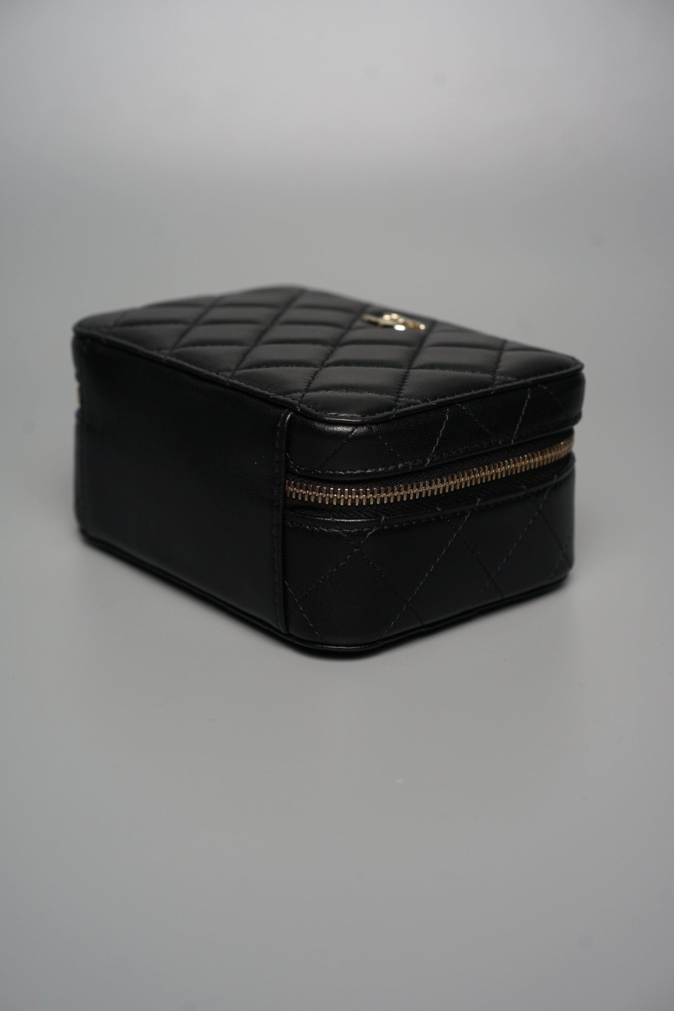 Chanel Trendy CC Camera Bag in Black Lambskin Lghw (Brand New)