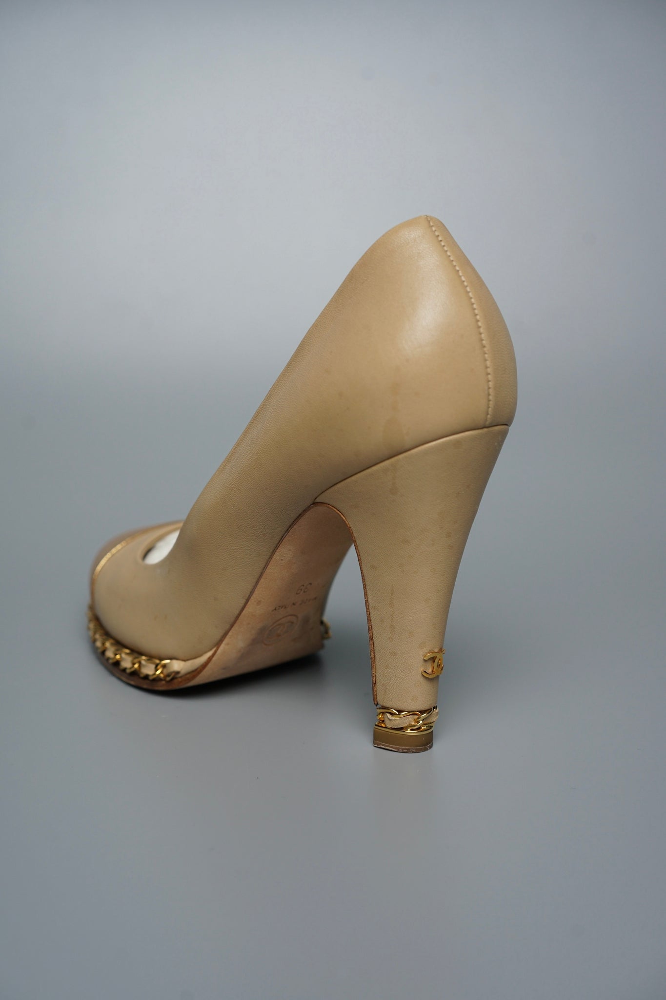 Chanel Leather CC Cap Toe Chain Link Platform Pumps in Light Beige/Gold Size 39