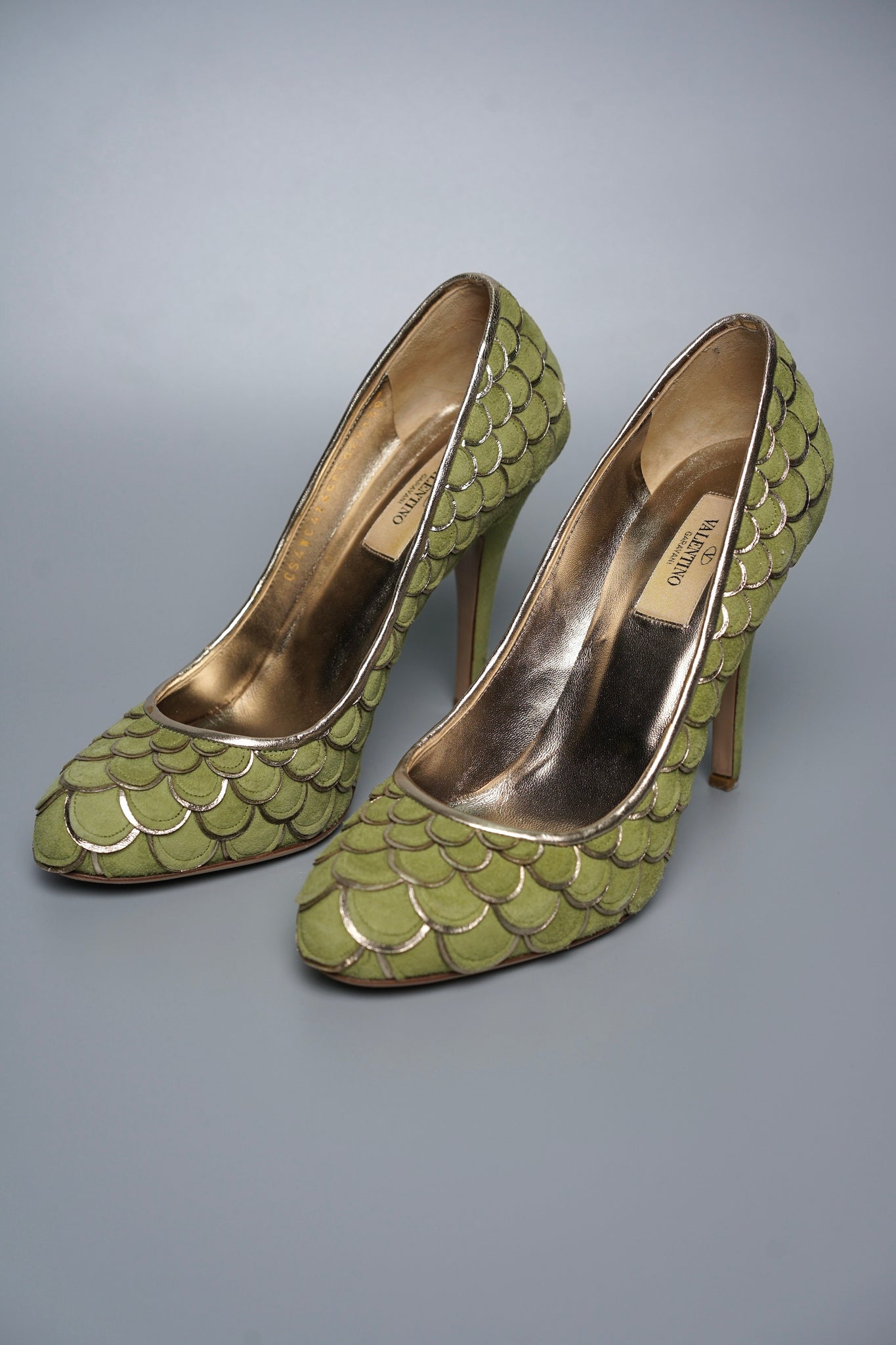 Valentino Suede Pumps in Green Size 38