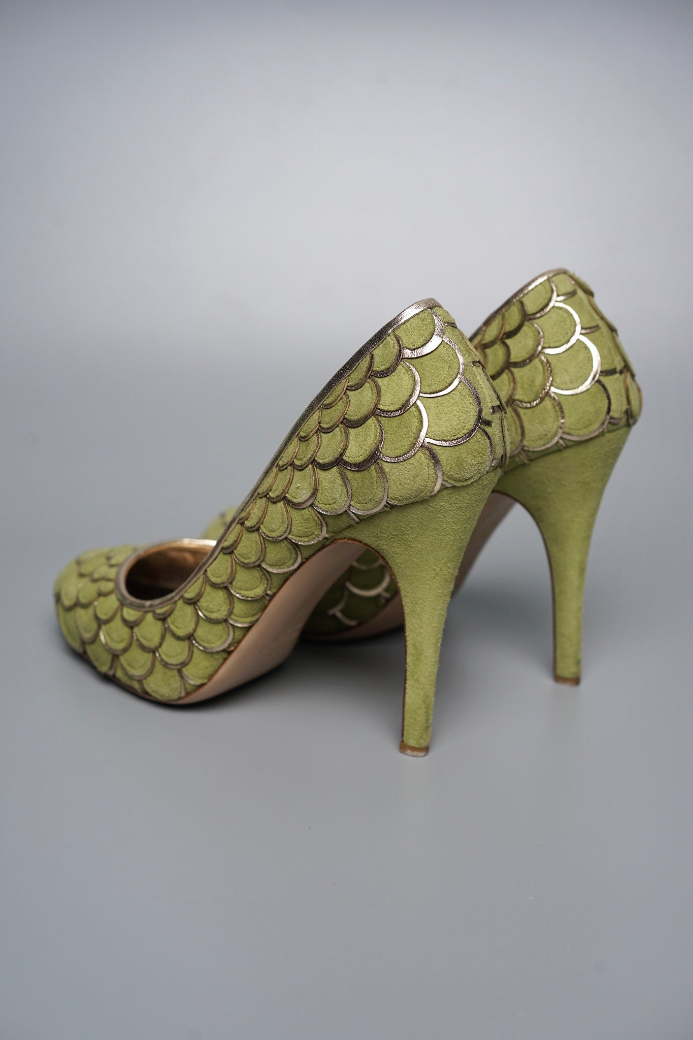 Valentino Suede Pumps in Green Size 38
