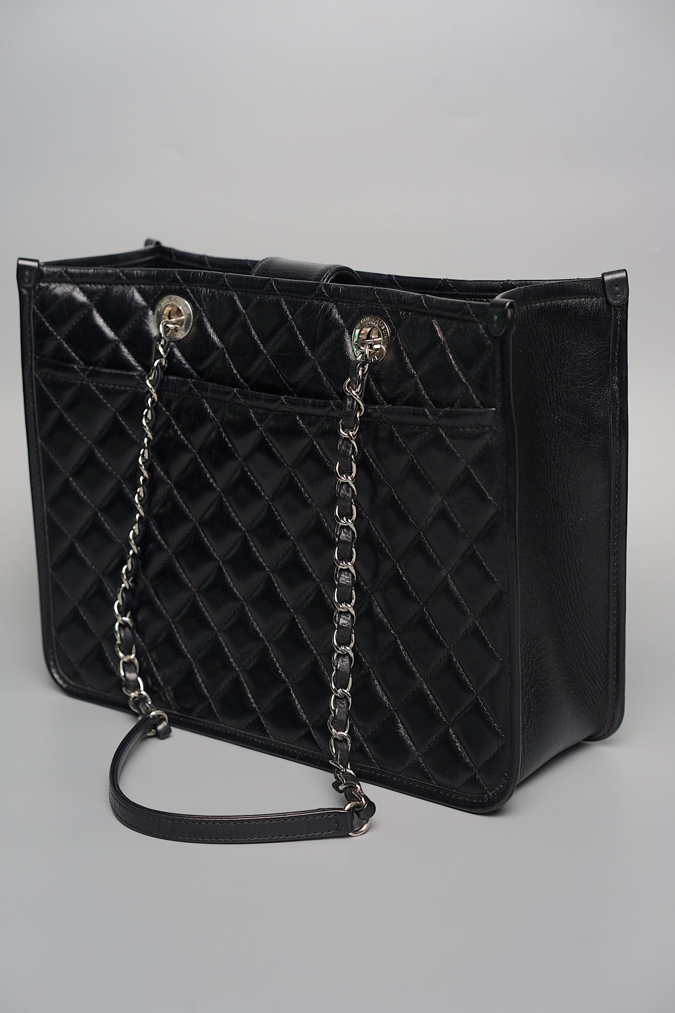 Chanel Black Distressed Calfskin Tote in Shw