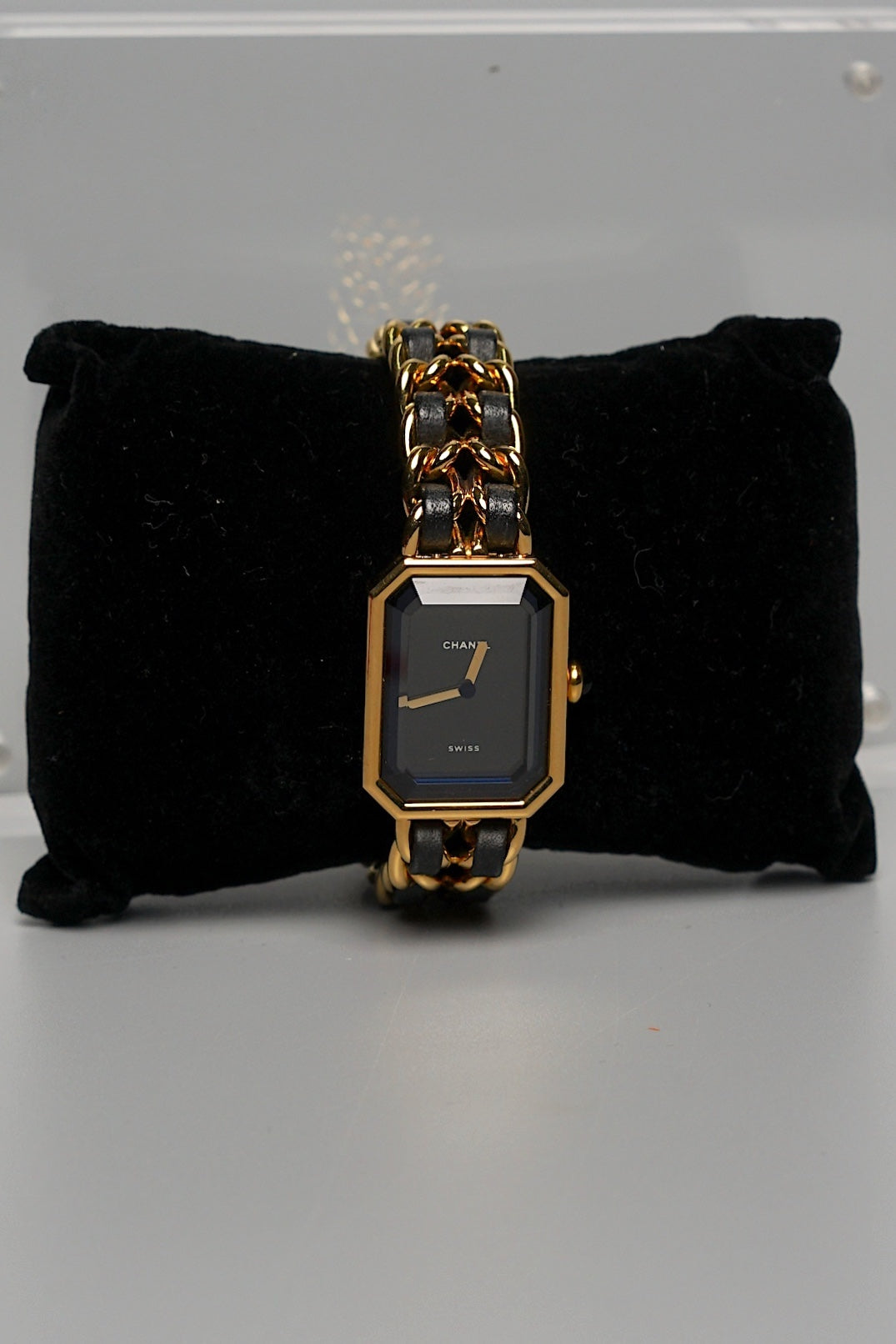Chanel Premiere Watch Size M in Black / Gold