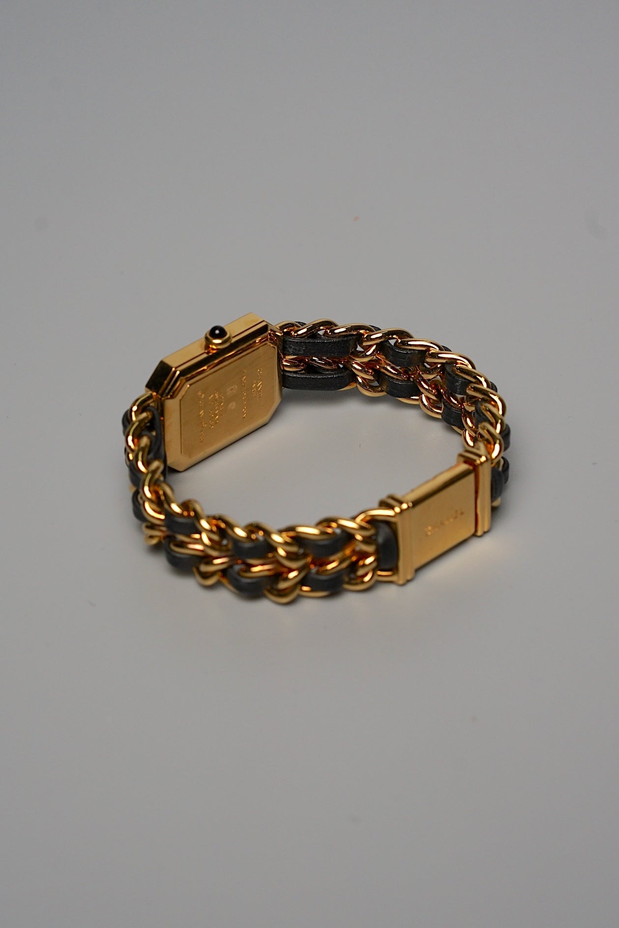 Chanel Premiere Watch Size M in Black / Gold
