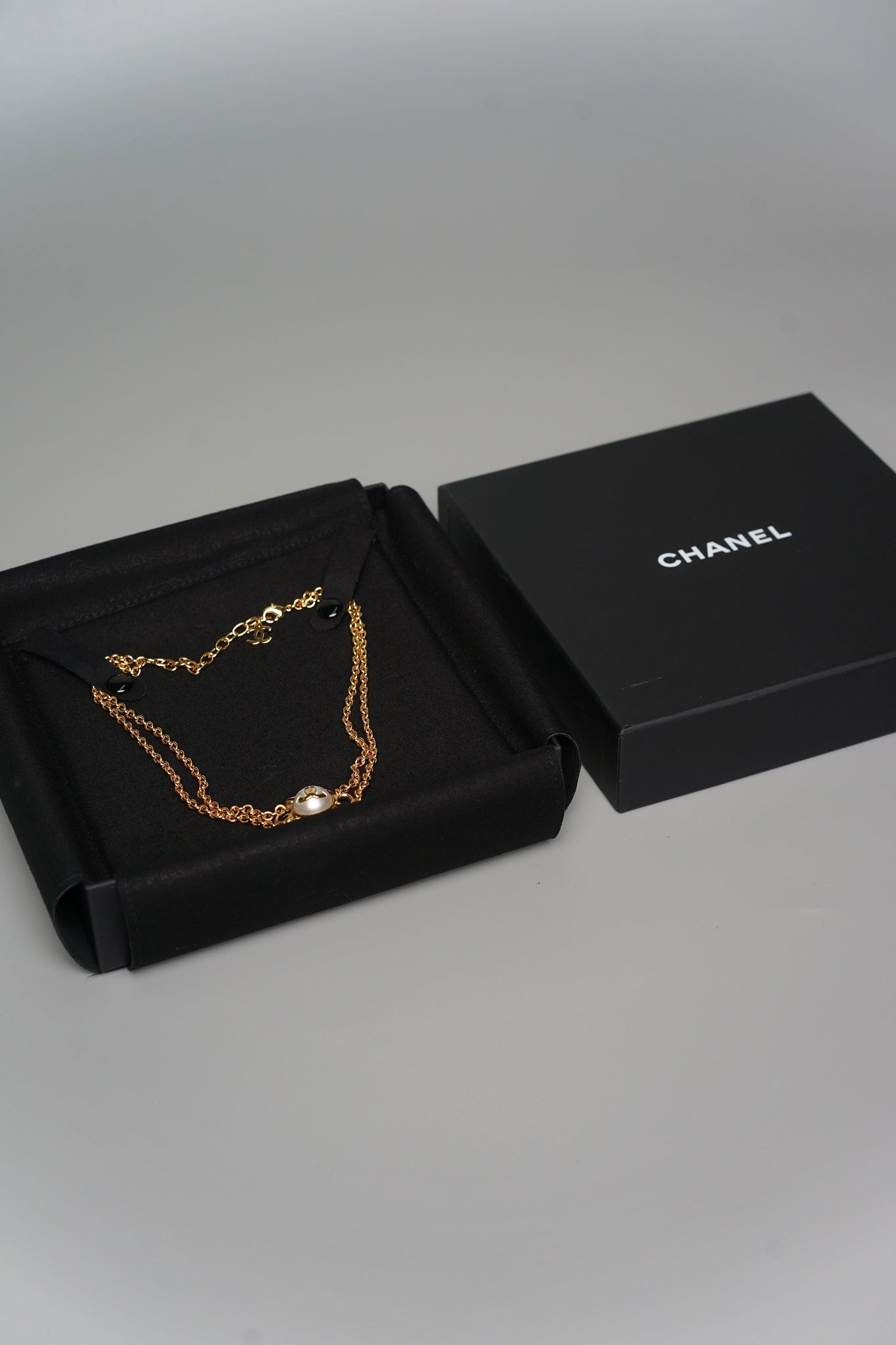 Chanel 23C Flower Necklace in Ivory Glass Pearl (Brand New)