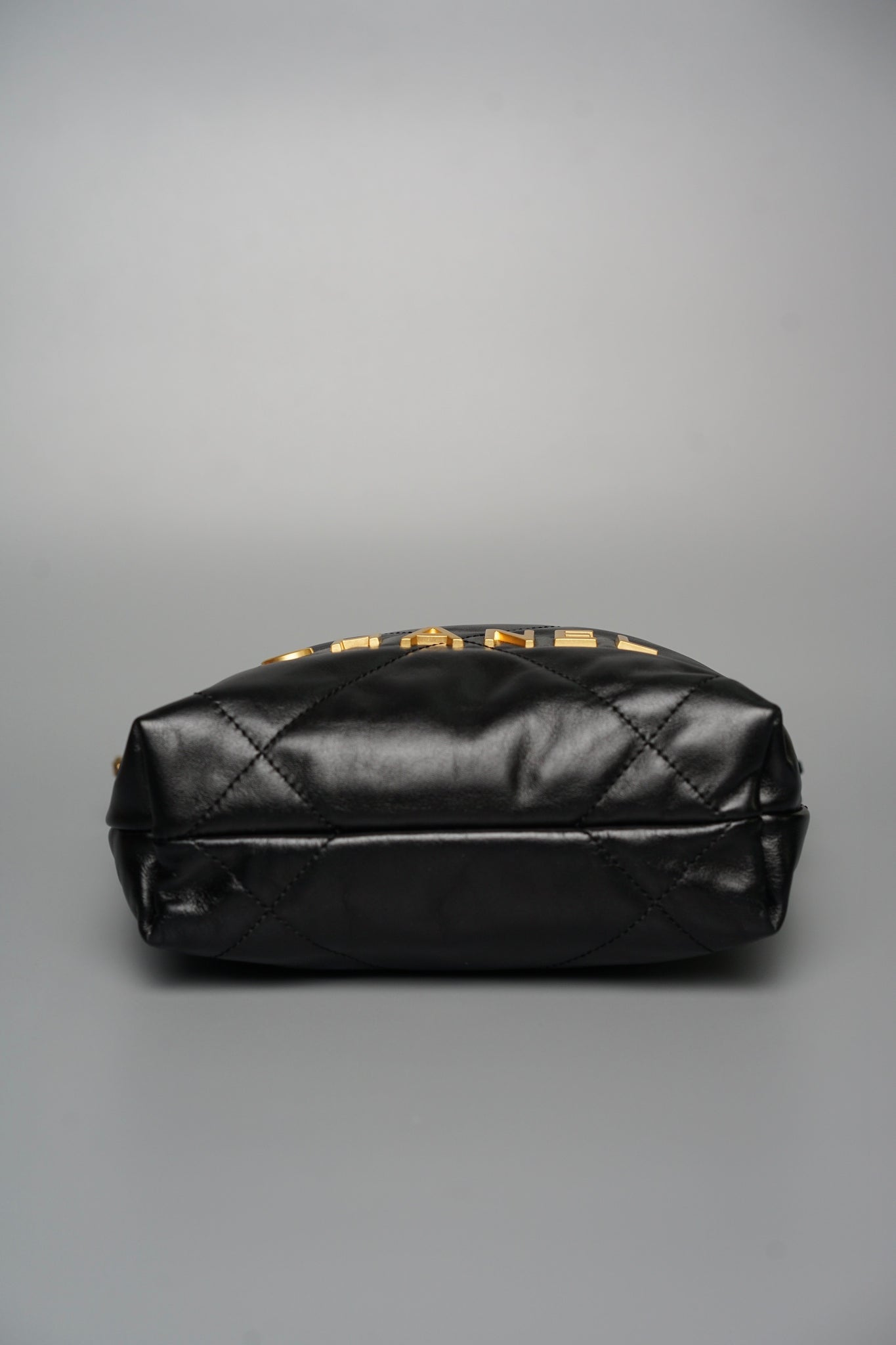 Chanel 22 Mini in Black Ghw