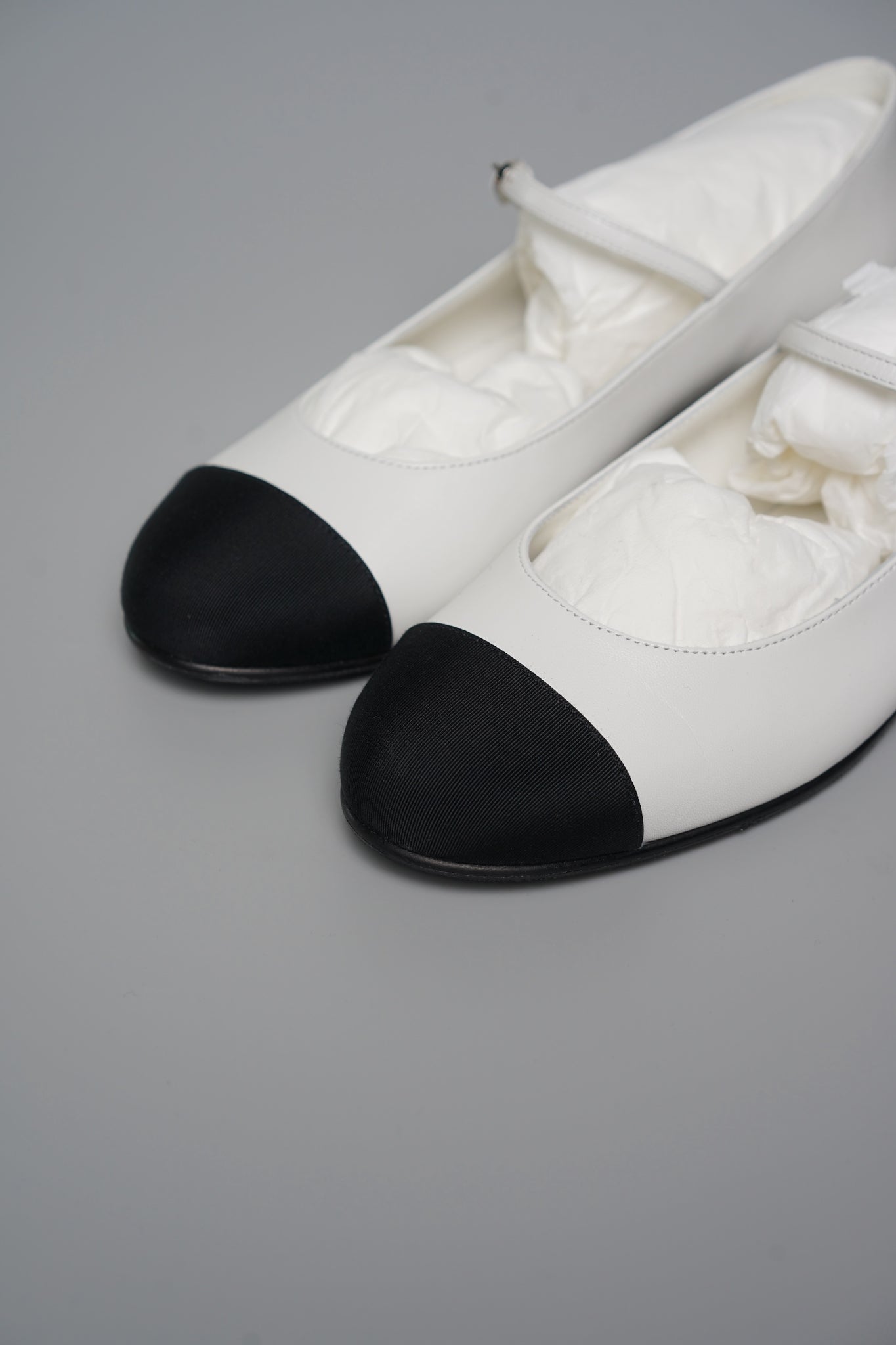 Chanel 24A Mary Janes in Black/White Size 39 (Brand New)