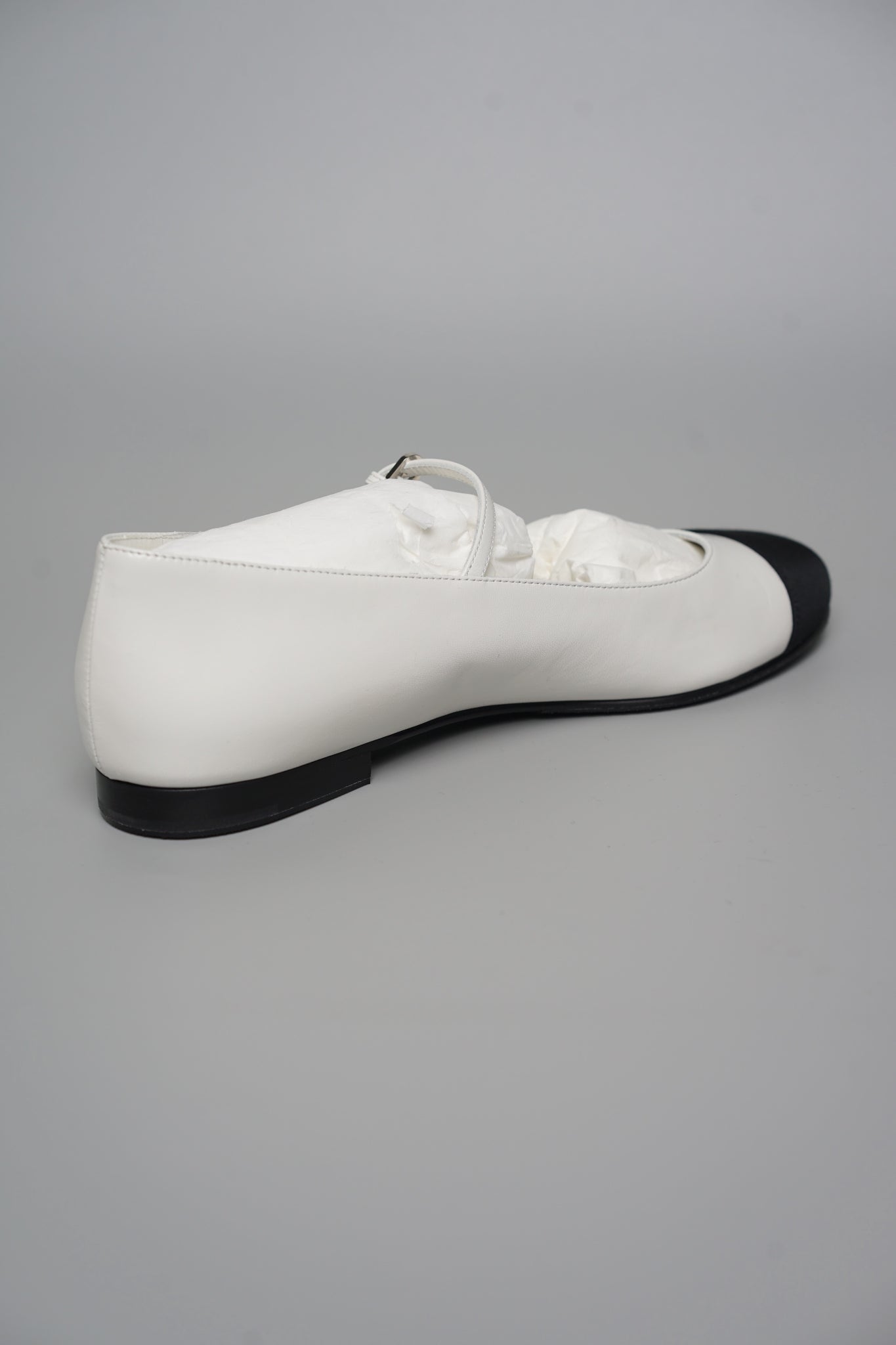 Chanel 24A Mary Janes in Black/White Size 39 (Brand New)