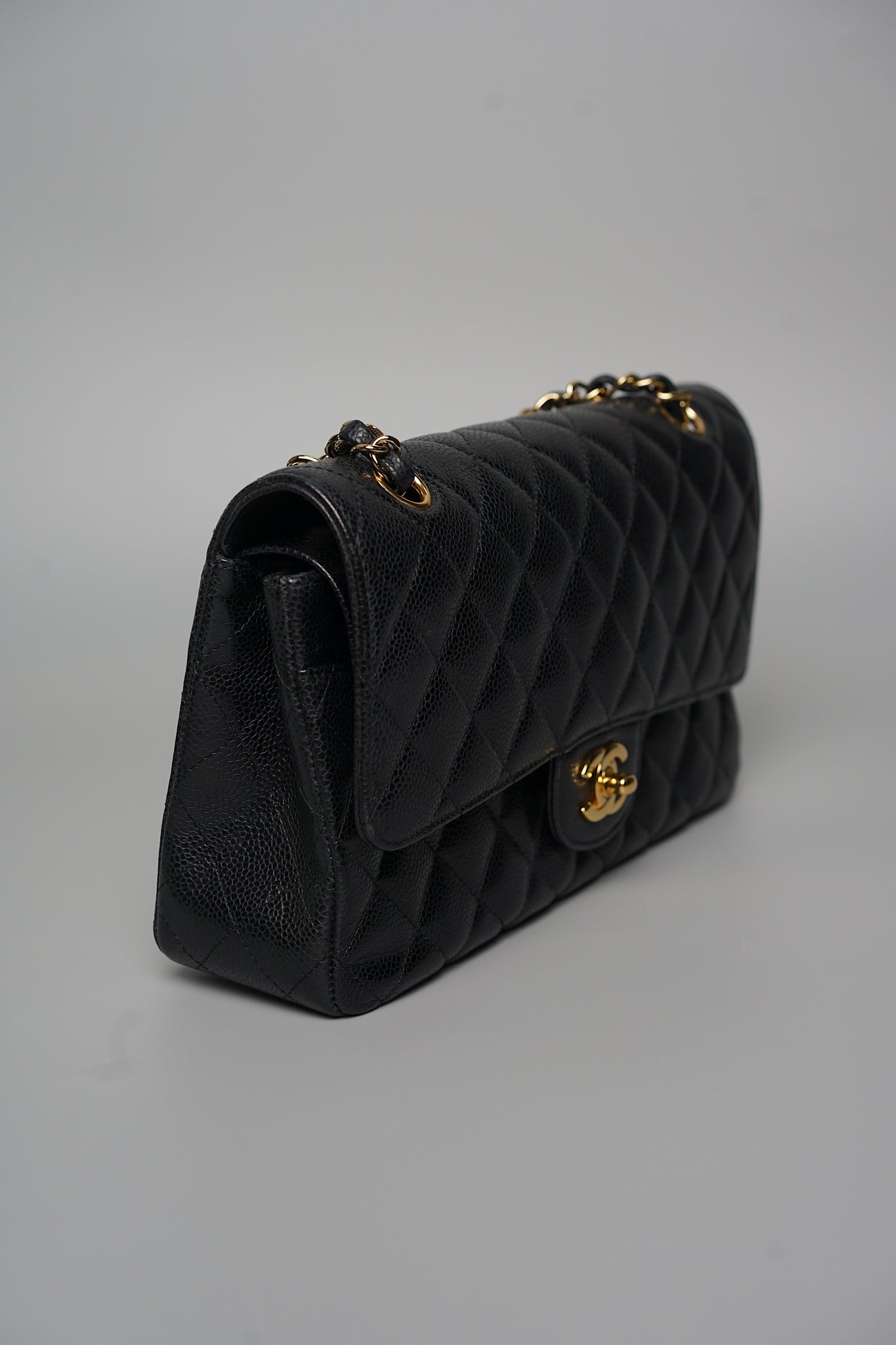 Chanel Medium Classic Double Flap in Black Caviar Ghw