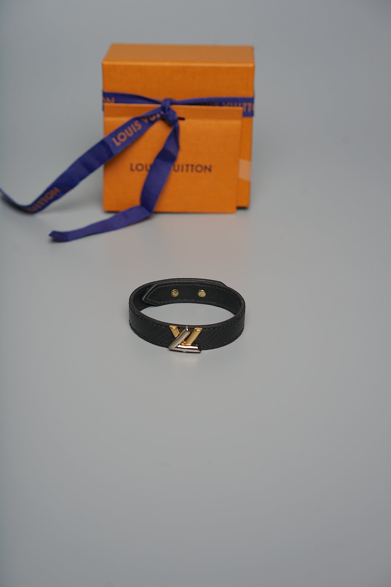 Louis Vuitton Twist Bracelet Epi Leather in Ghw/Shw Size 17