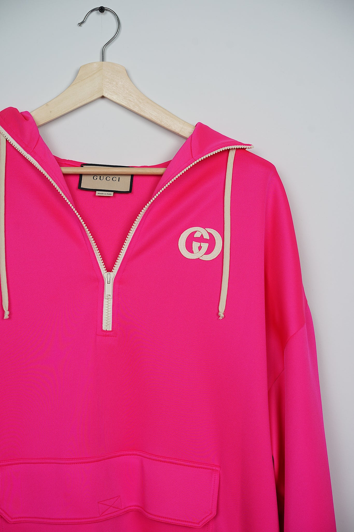 Gucci Logo Patch Jersey Sweatshirt and Pants in Neon Pink Size M