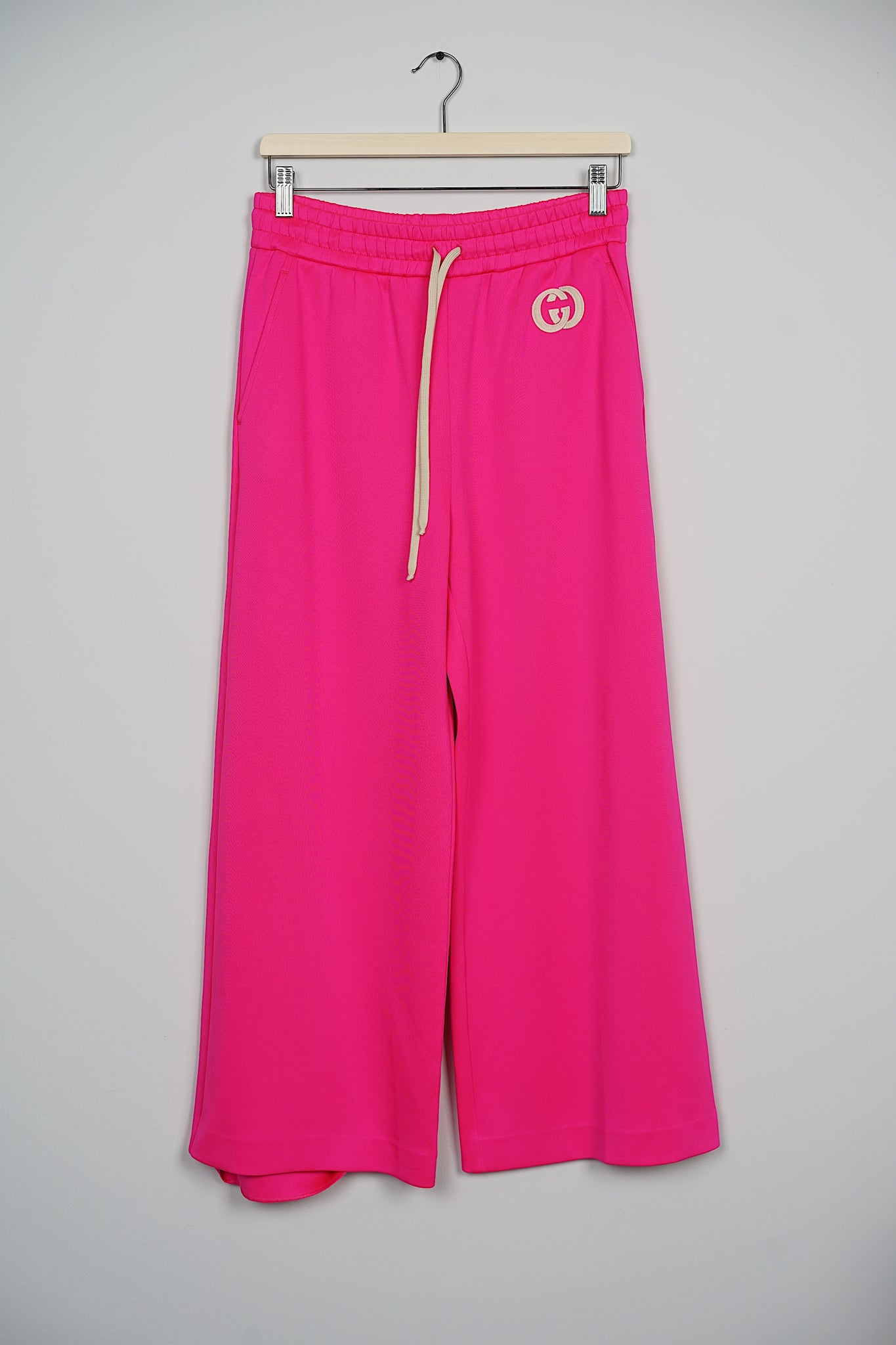 Gucci Logo Patch Jersey Sweatshirt and Pants in Neon Pink Size M