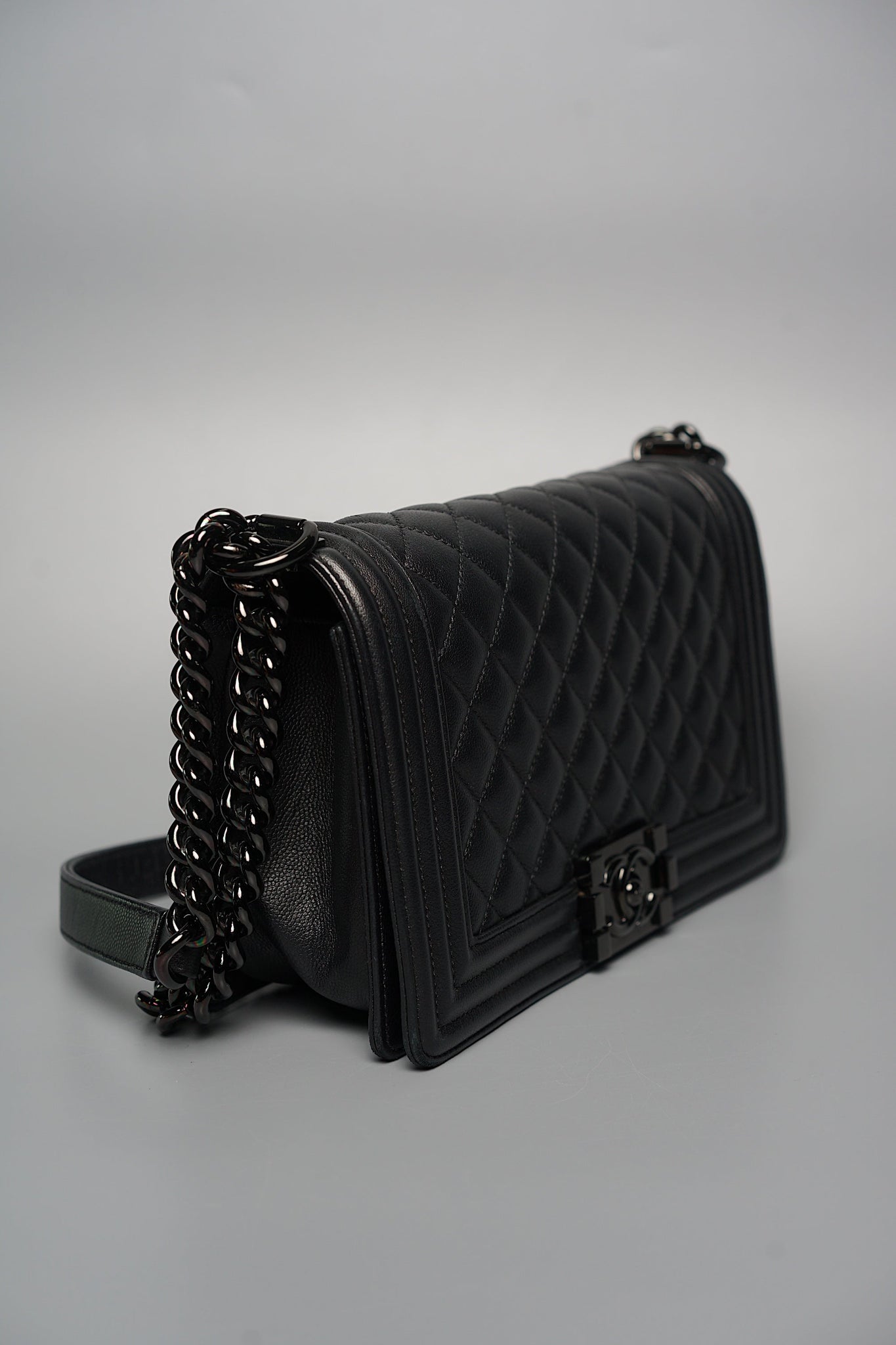 Boy Chanel Old Medium So Black in Caviar