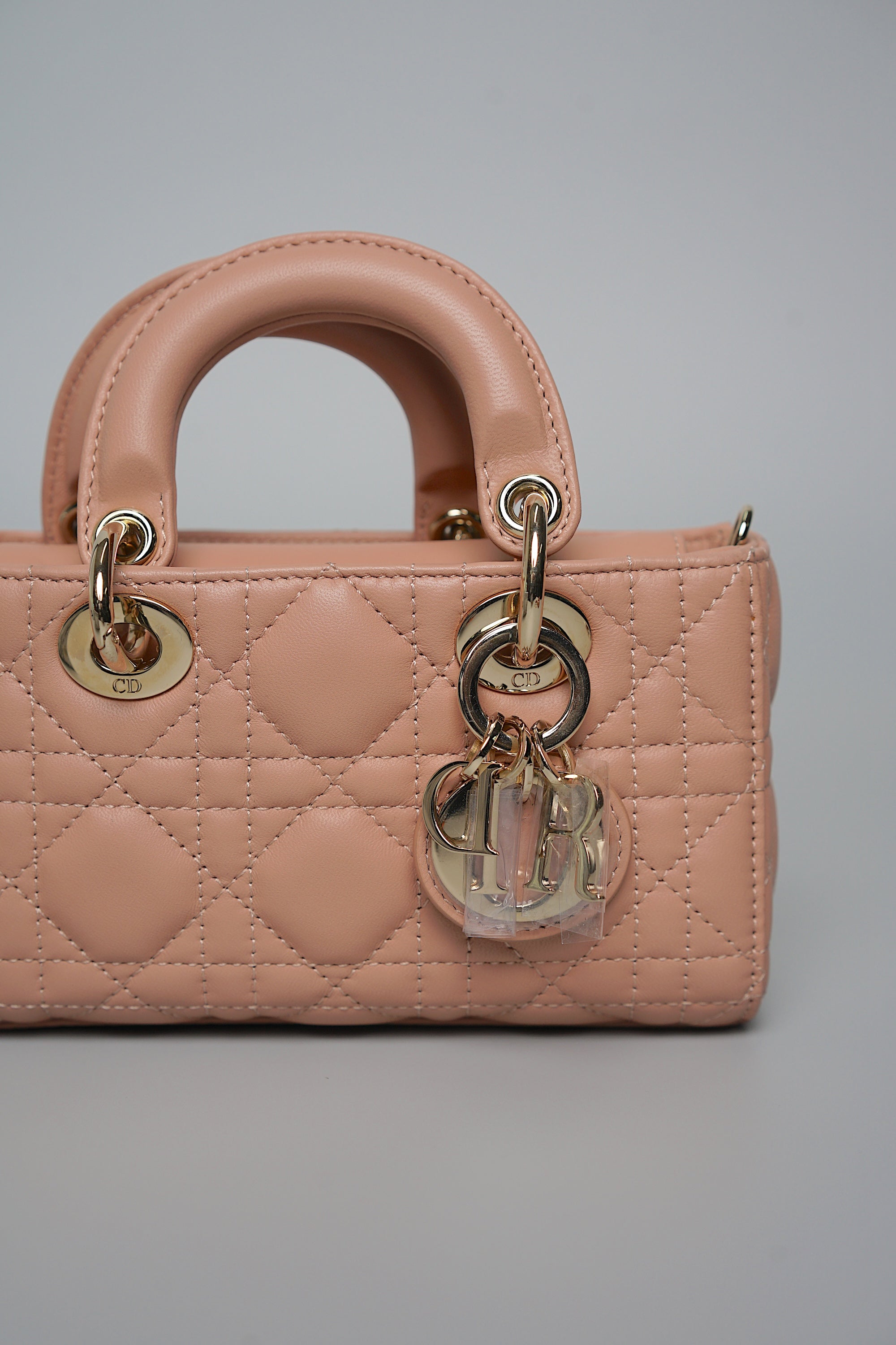 Dior Lady Dior ミディアム Medium Lady Dior Bag Blush Cannage Lambskin | DIOR