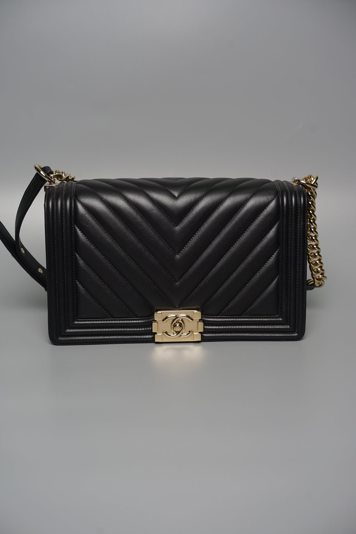 Boy Chanel Old Medium in Chevron Lambskin Ghw
