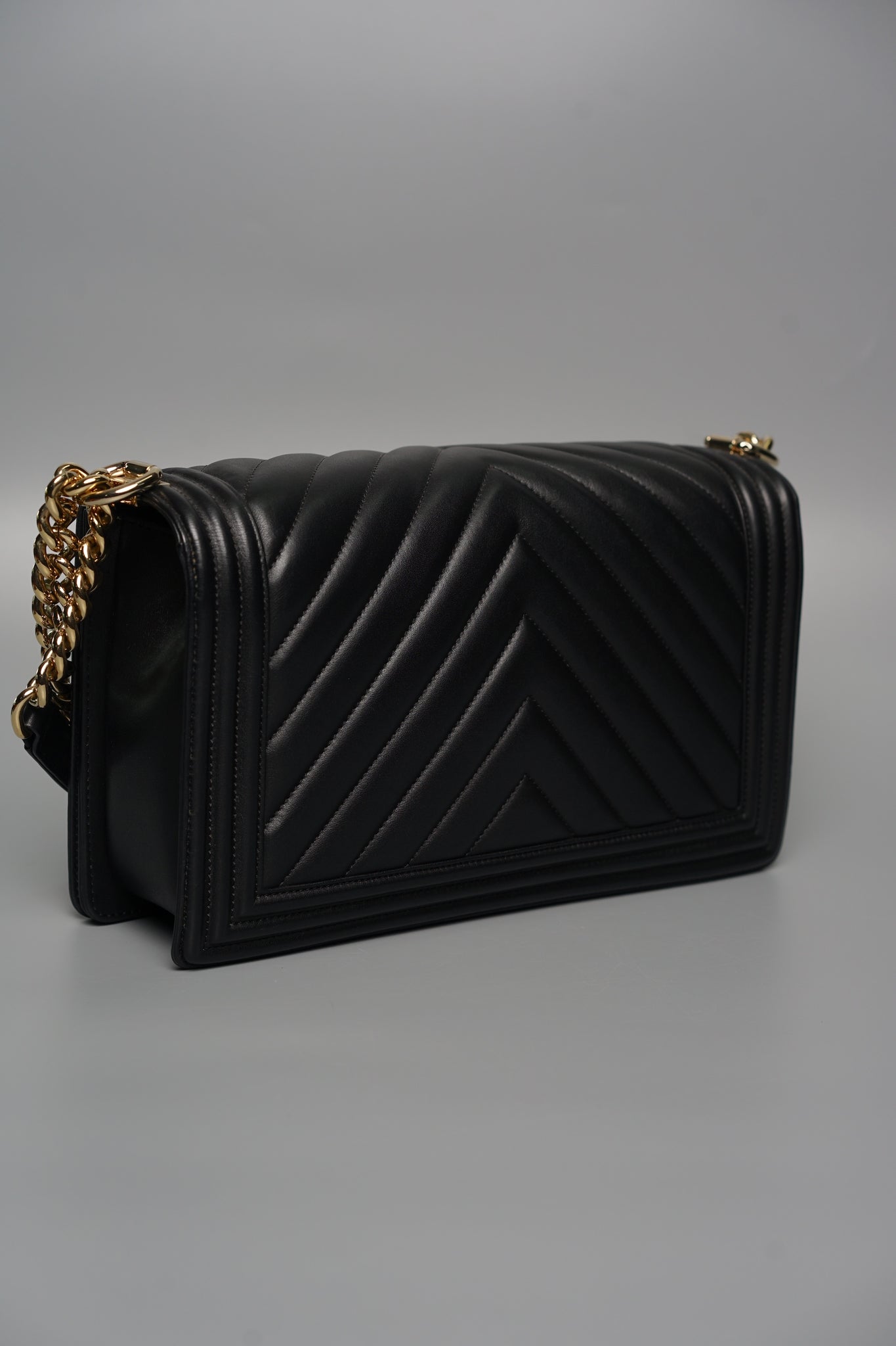 Boy Chanel Old Medium in Chevron Lambskin Ghw