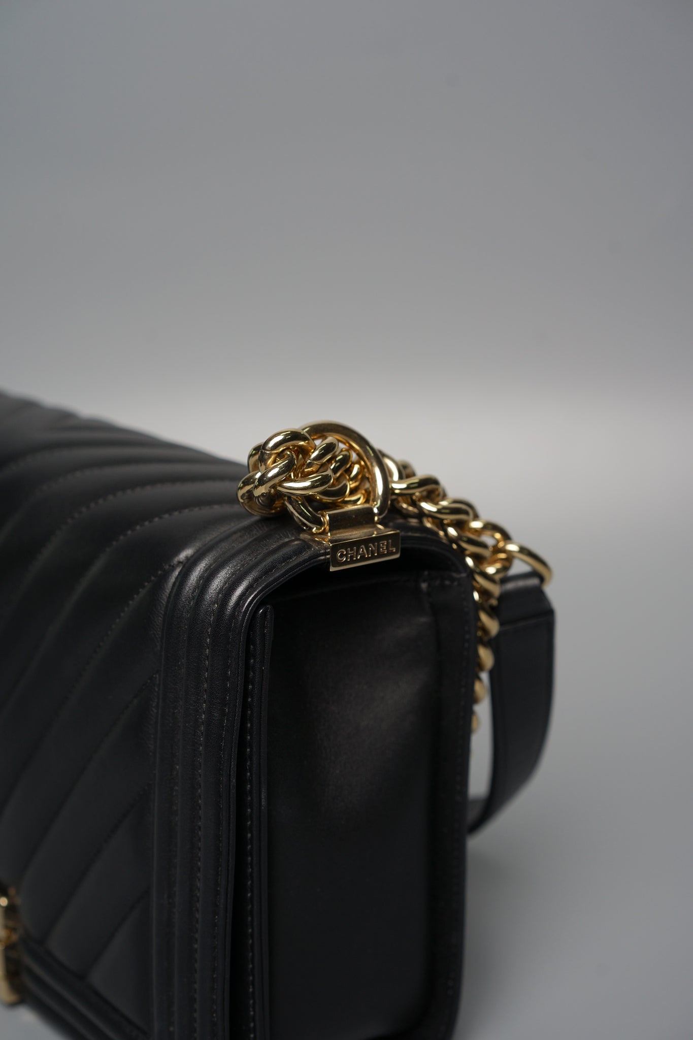 Boy Chanel Old Medium in Chevron Lambskin Ghw