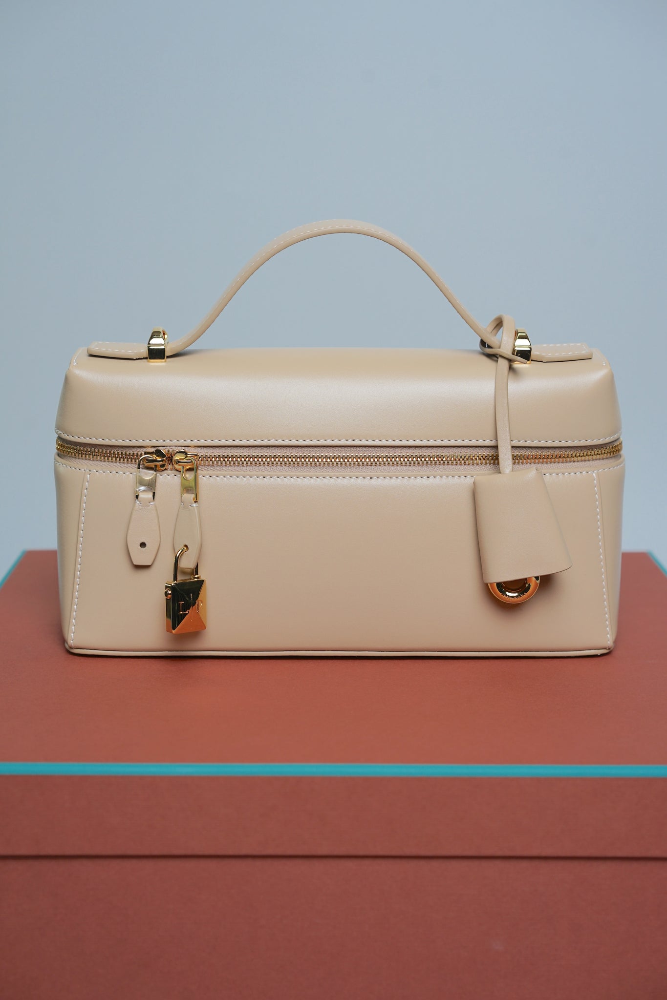 Loro Piana L23 Extra Pocket in Light Mastic/Sun Gold Ghw (Brand New)